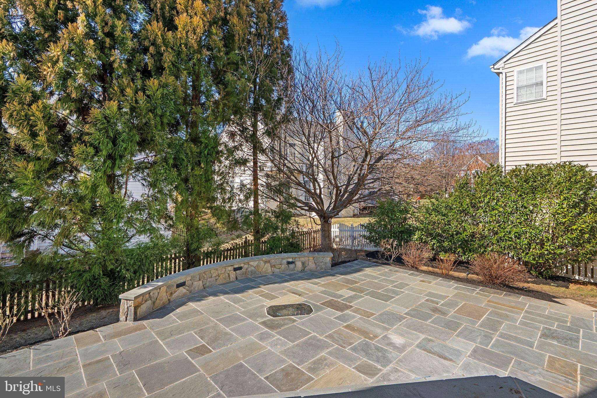 KINGSVIEW VILLAGE - Residential