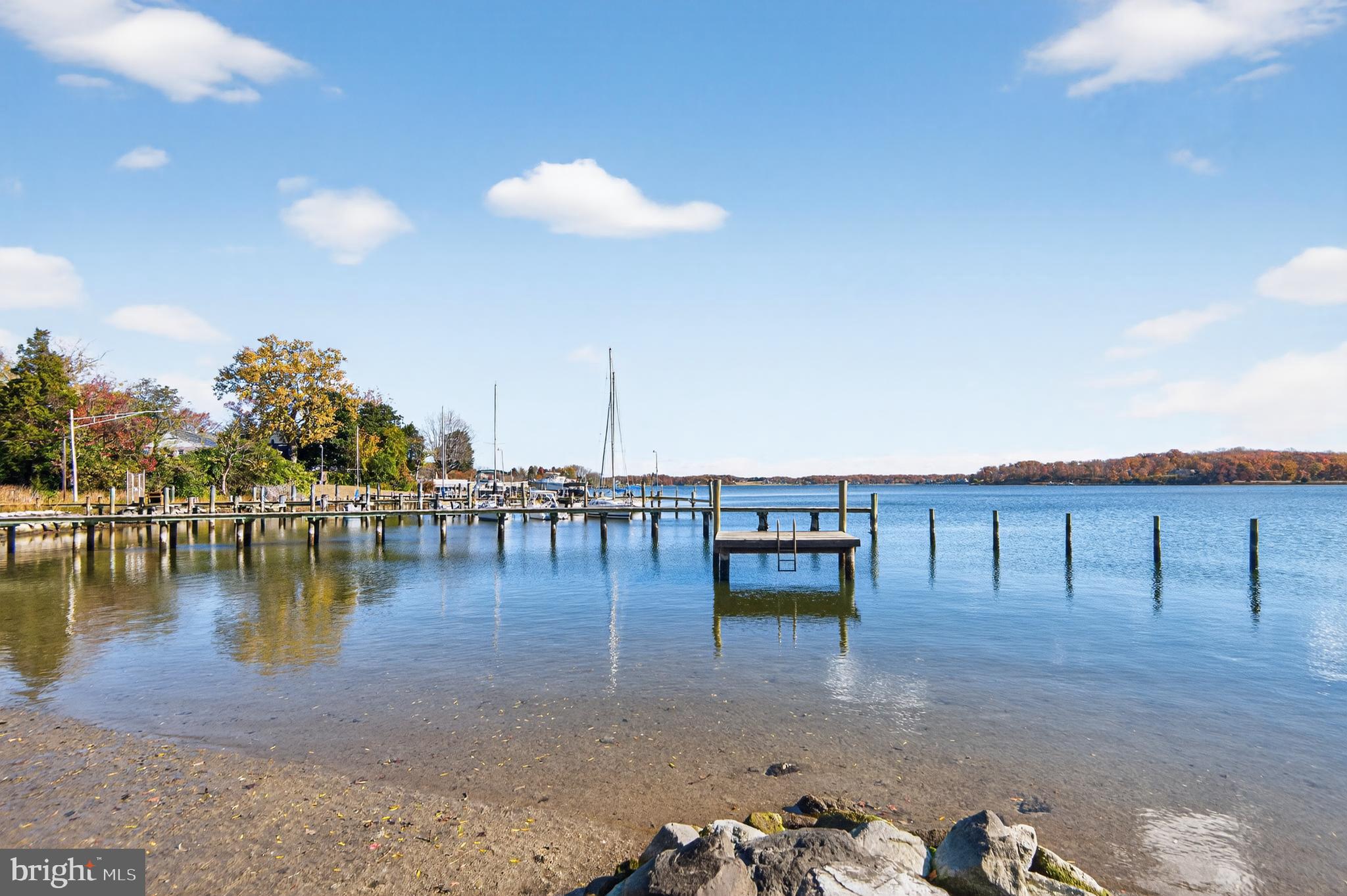 WOODLAND BEACH - Residential
