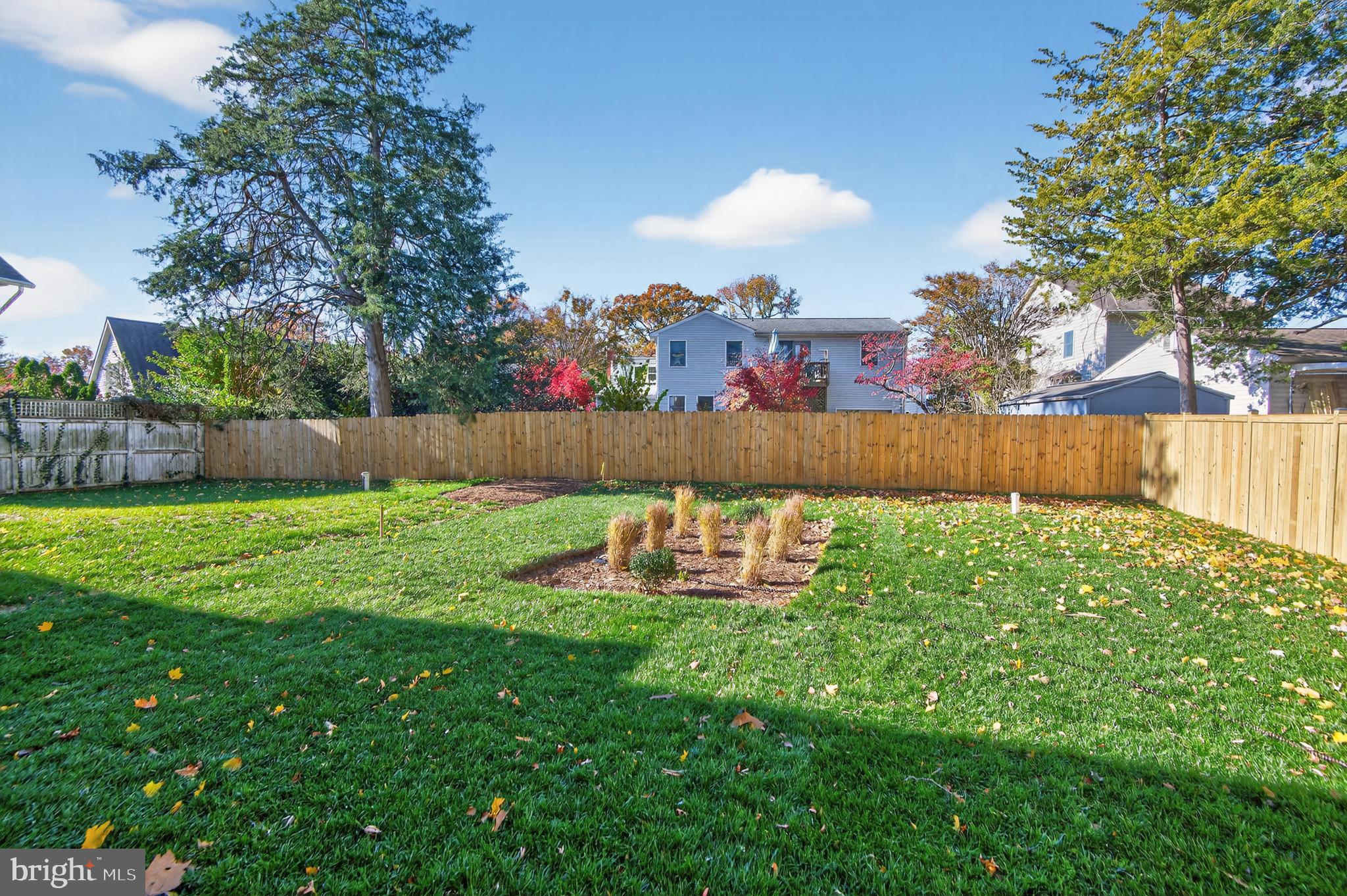 WOODLAND BEACH - Residential