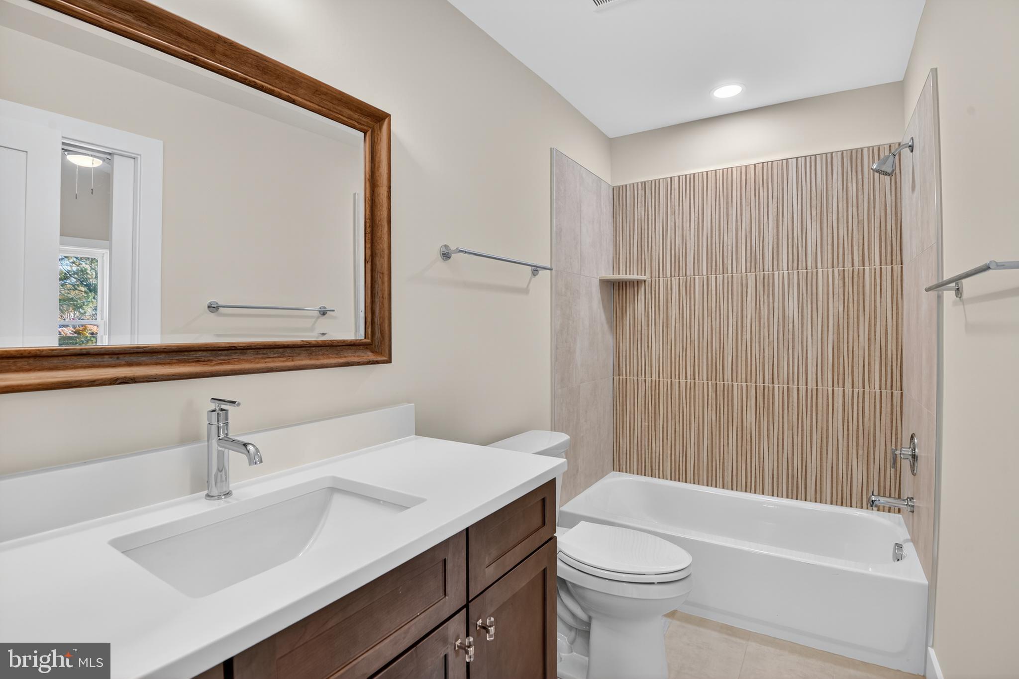 WOODLAND BEACH - Residential