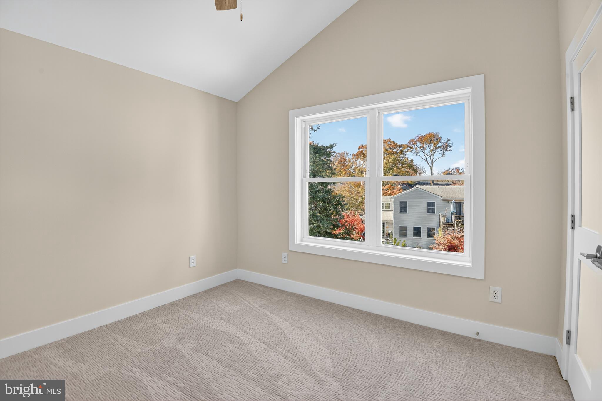 WOODLAND BEACH - Residential