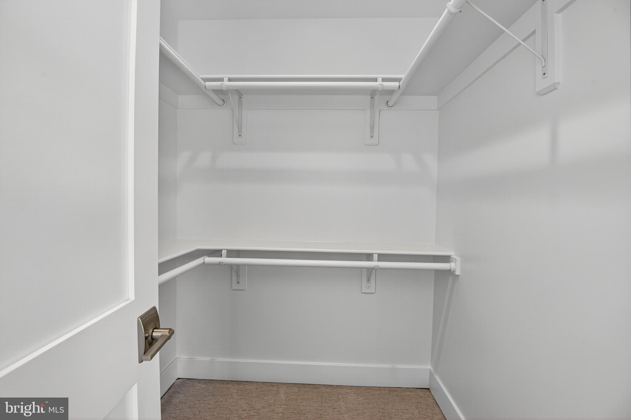 WOODLAND BEACH - Residential