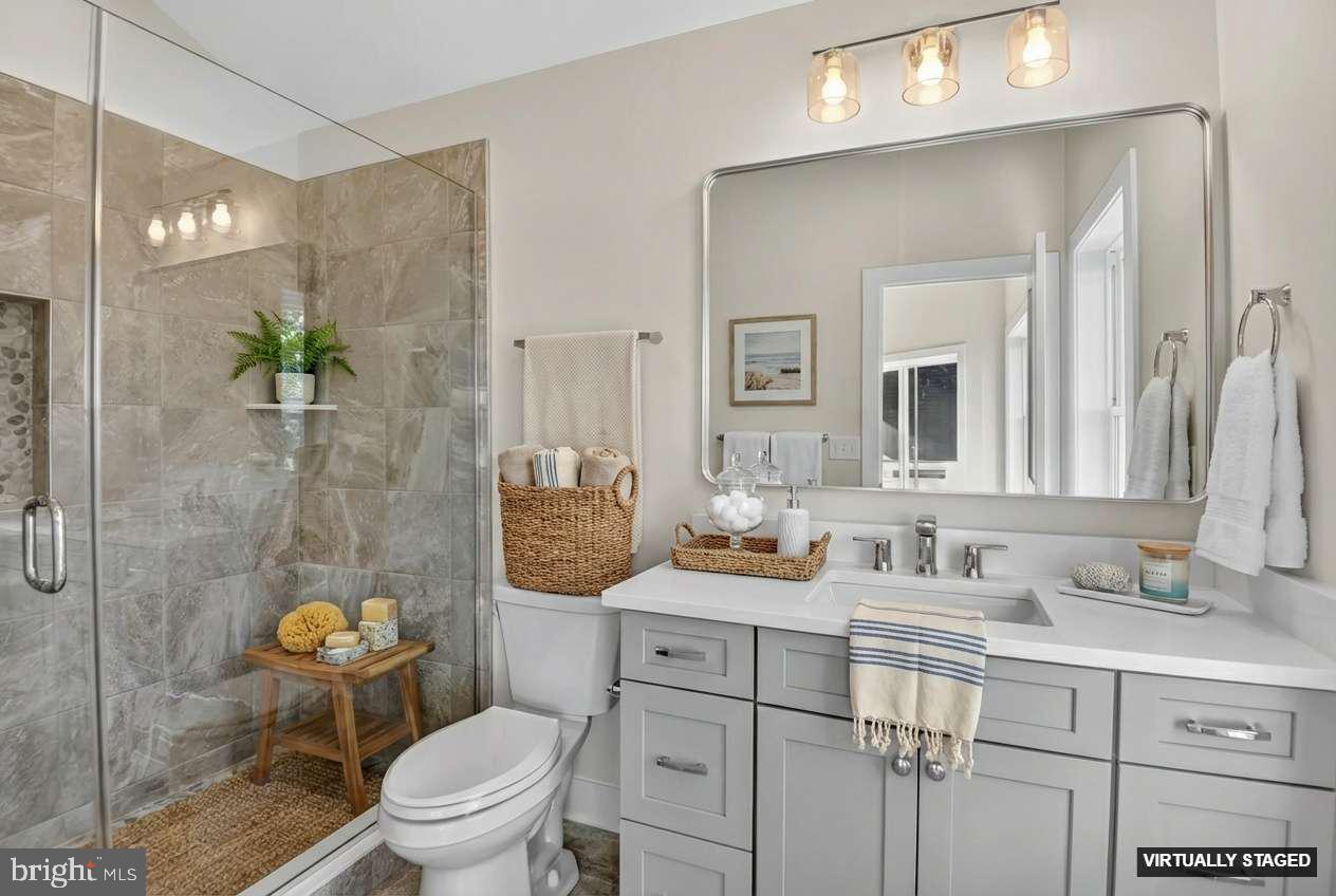 WOODLAND BEACH - Residential