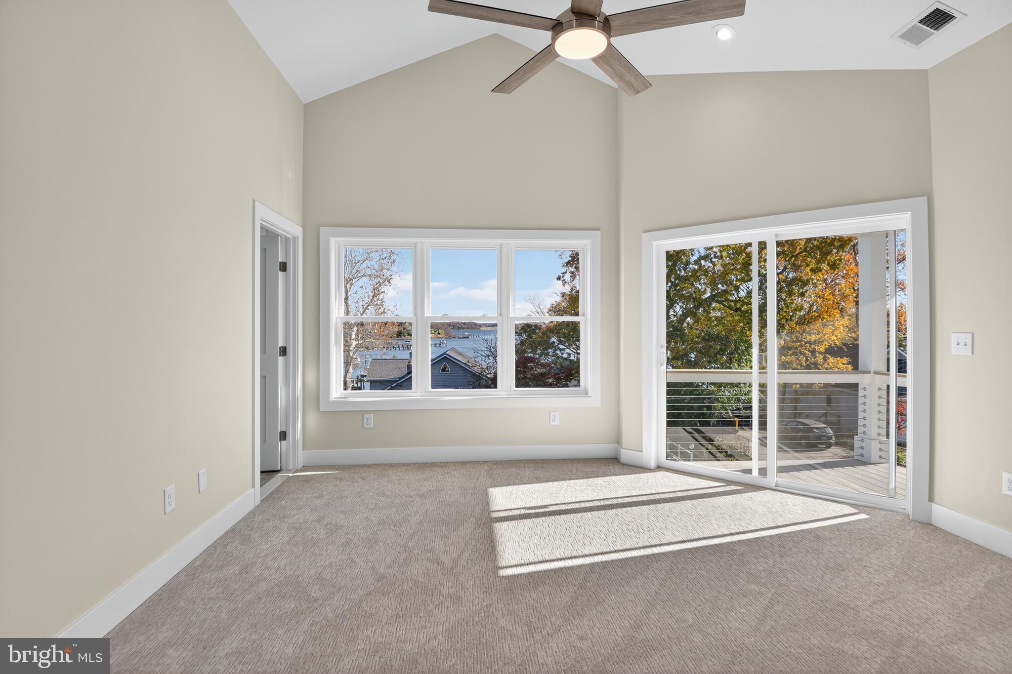 WOODLAND BEACH - Residential