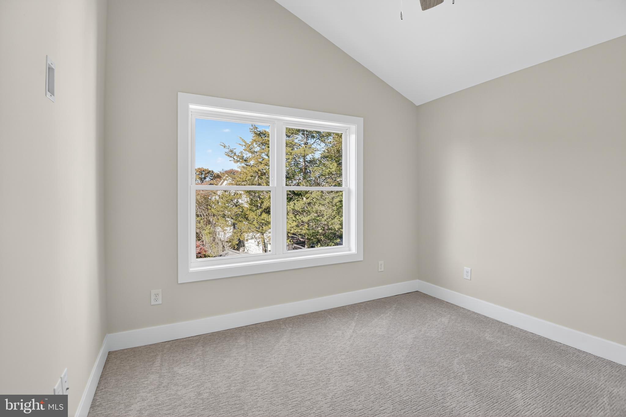 WOODLAND BEACH - Residential