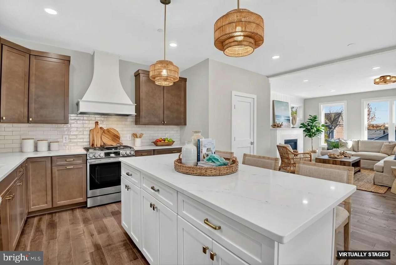 WOODLAND BEACH - Residential