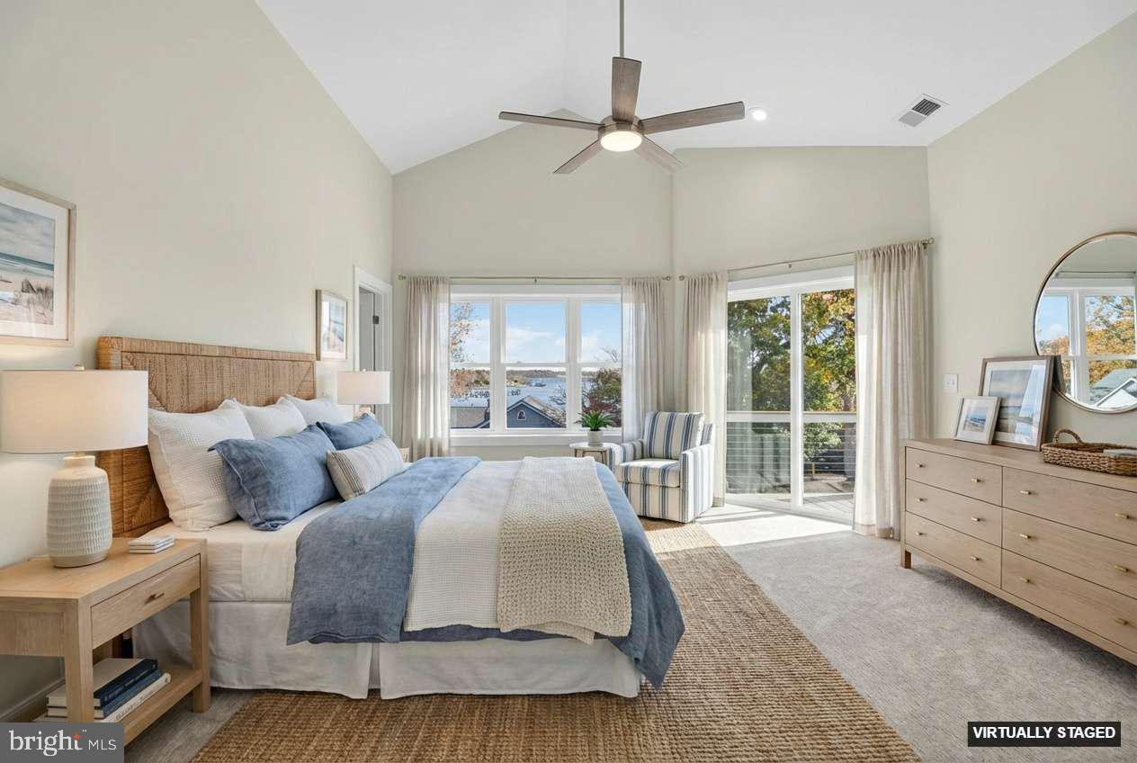 WOODLAND BEACH - Residential