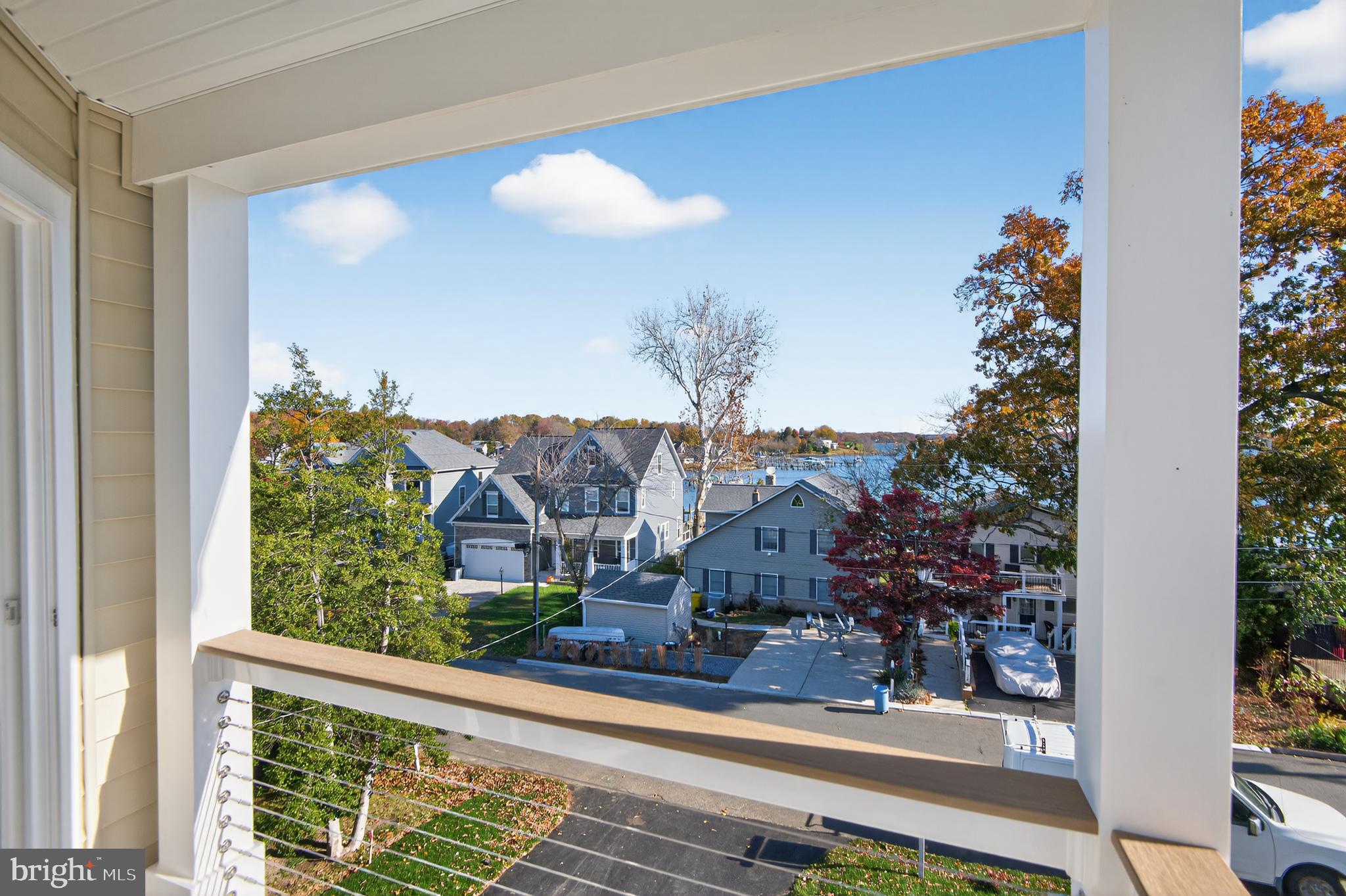 WOODLAND BEACH - Residential