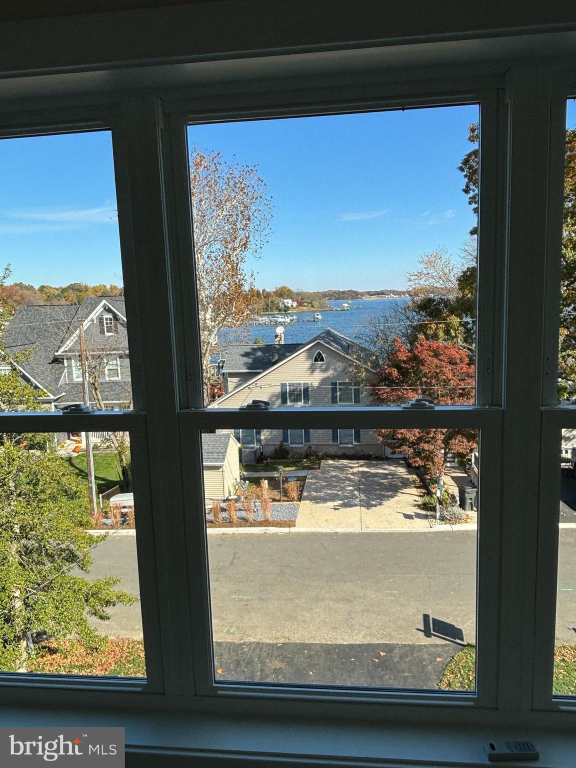 WOODLAND BEACH - Residential