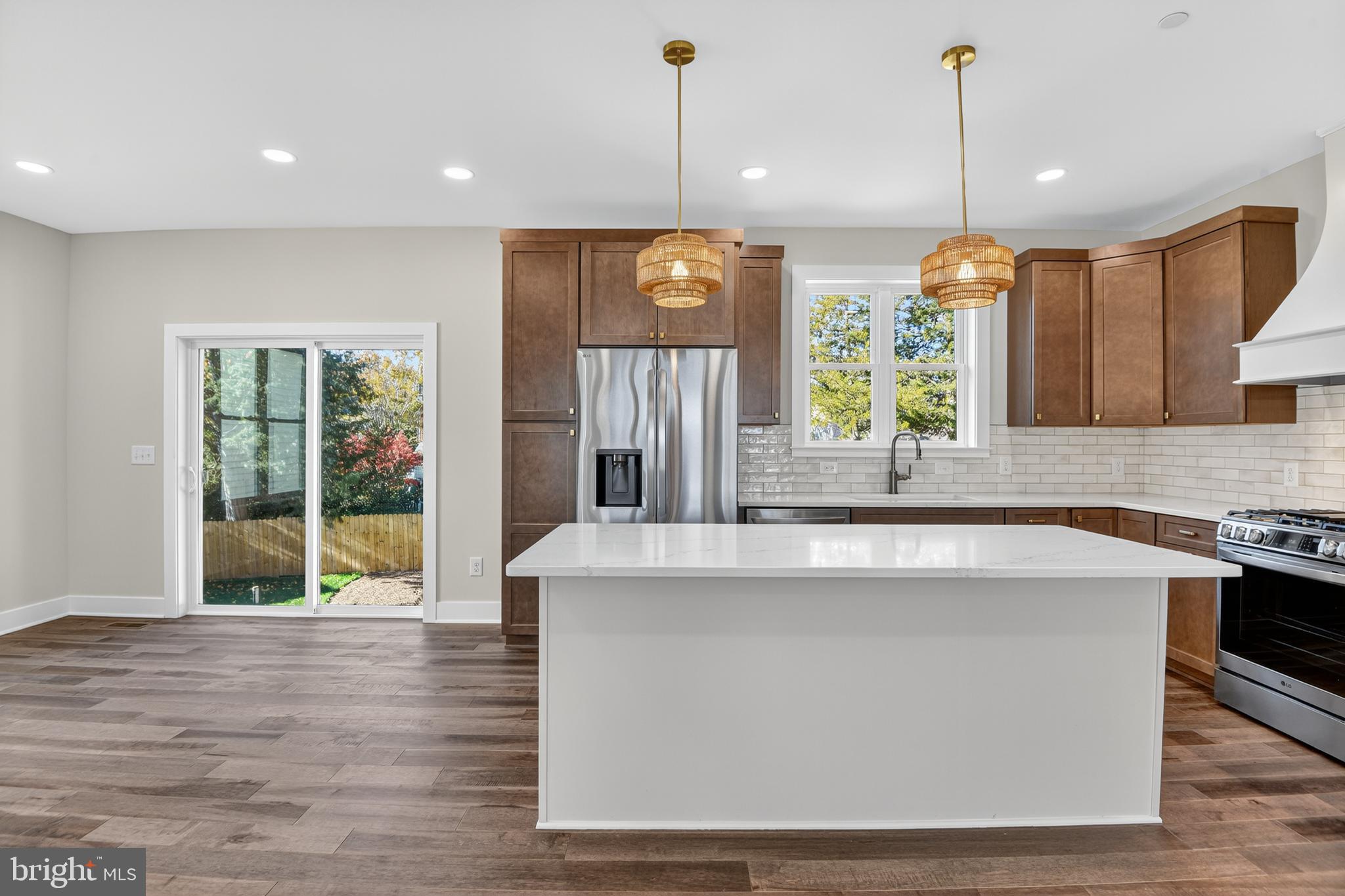 WOODLAND BEACH - Residential