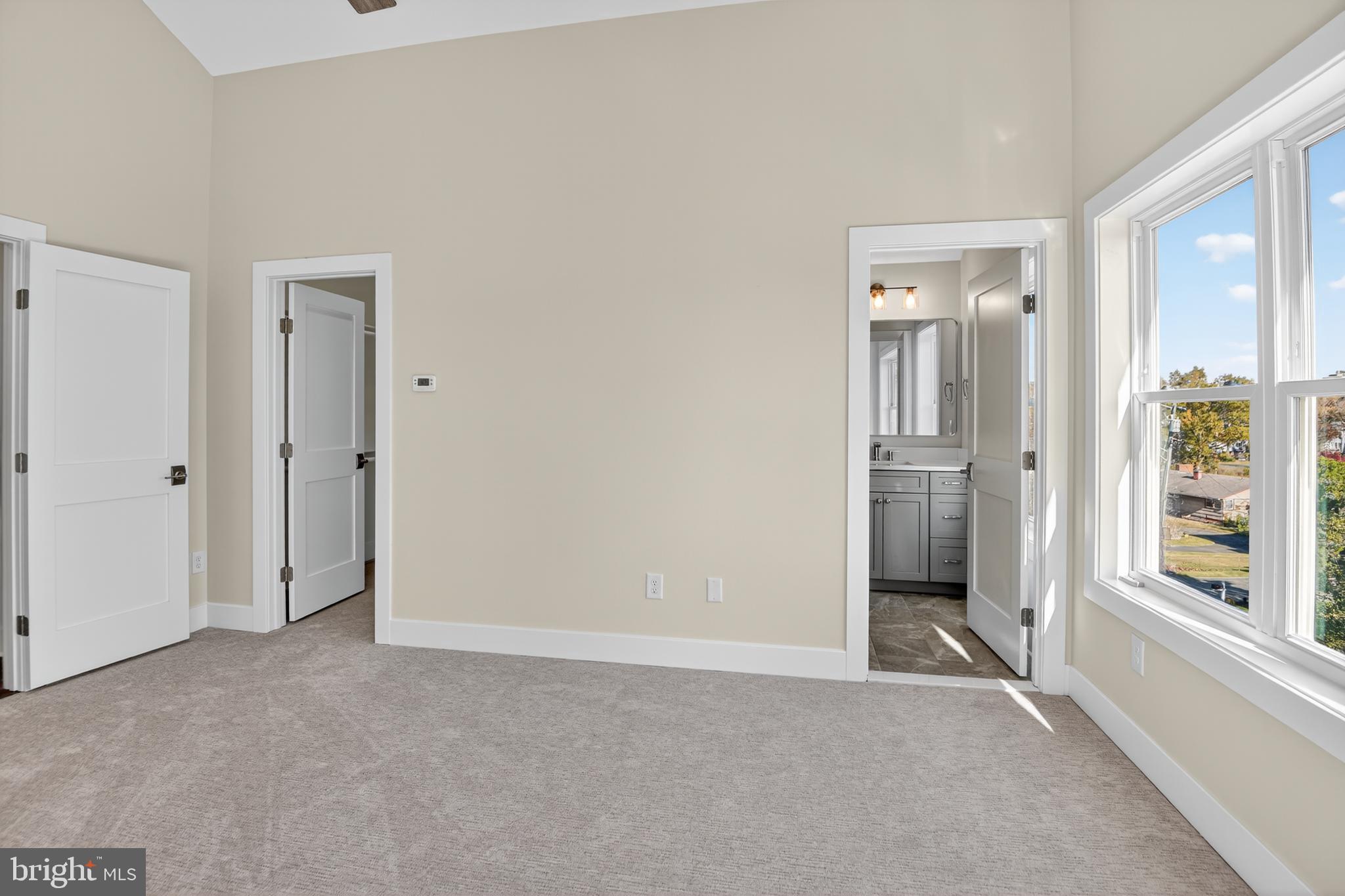 WOODLAND BEACH - Residential