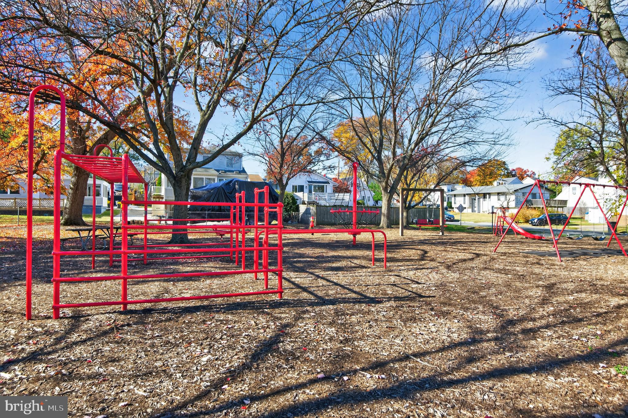 WOODLAND BEACH - Residential
