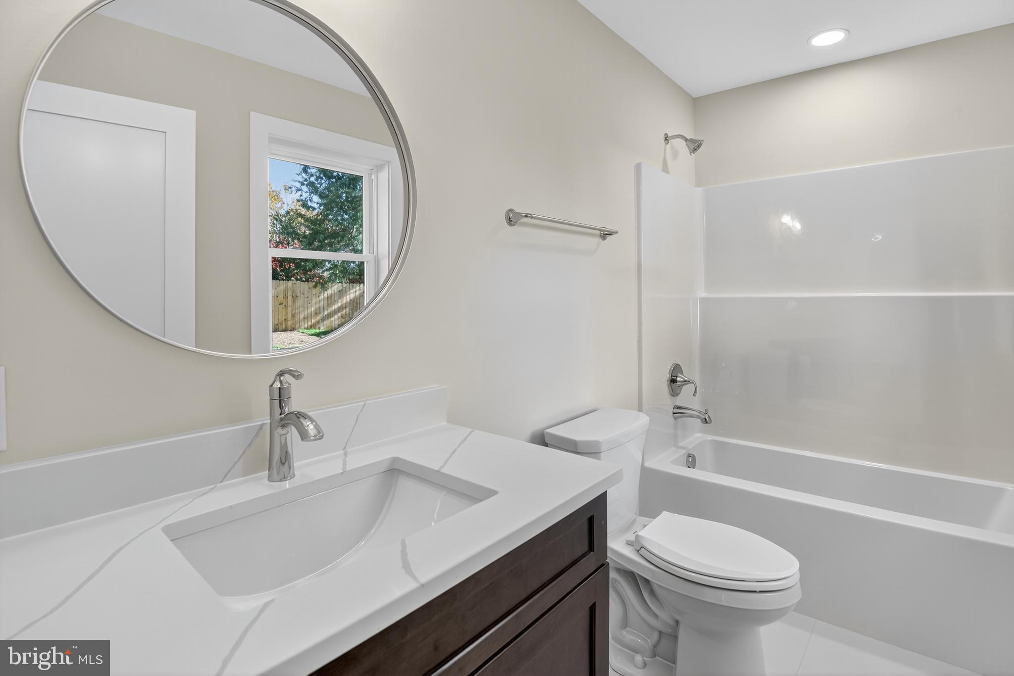 WOODLAND BEACH - Residential