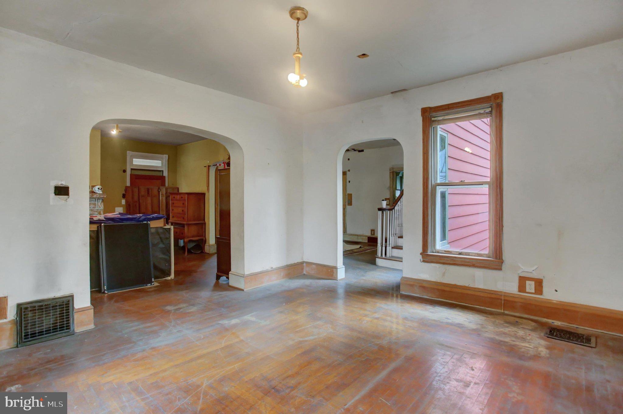 310 W KING STREET