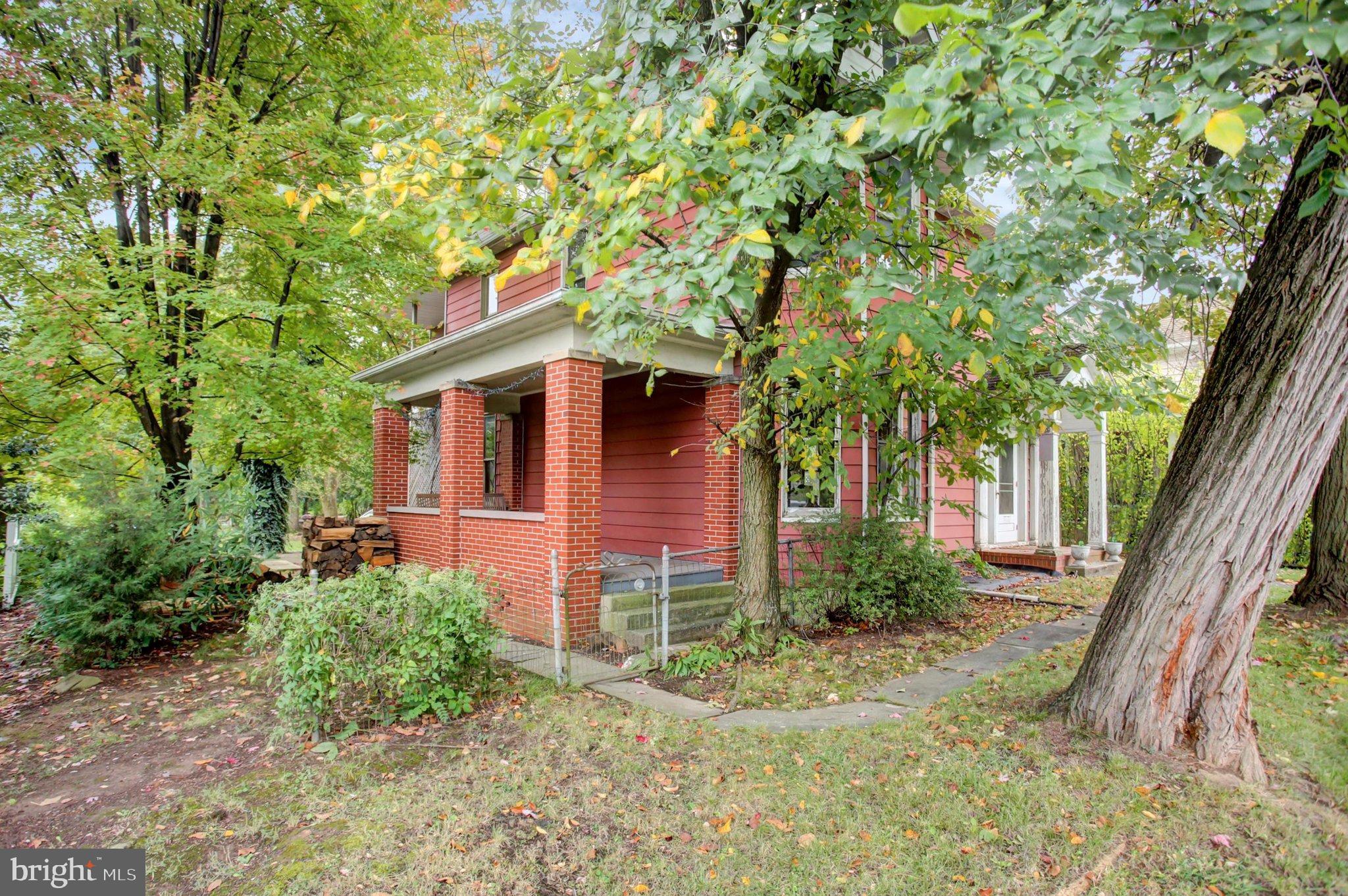 310 W KING STREET