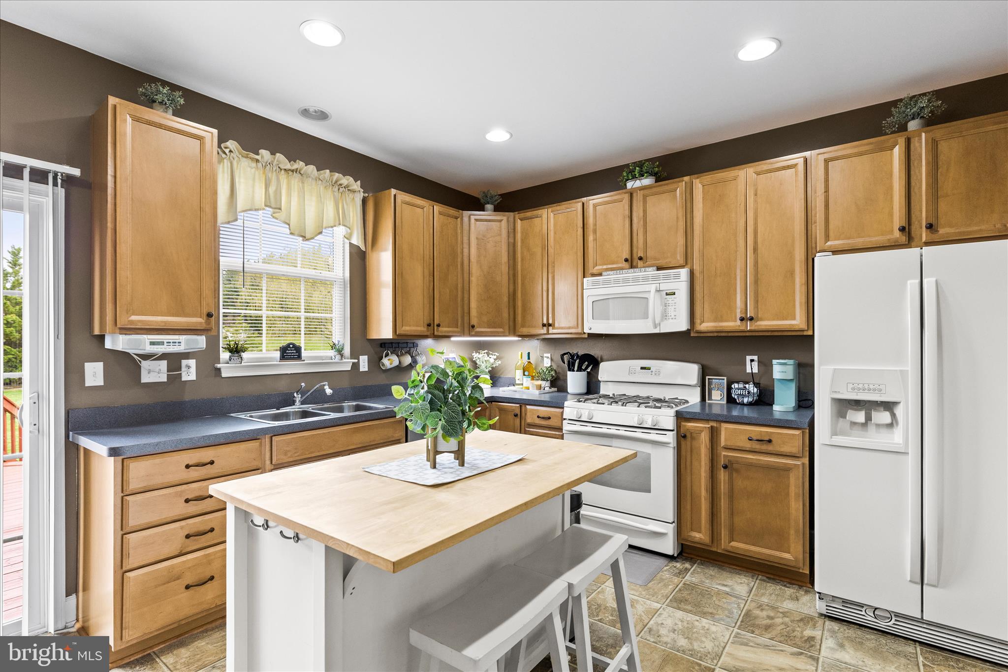 HIGH POINTE - Residential