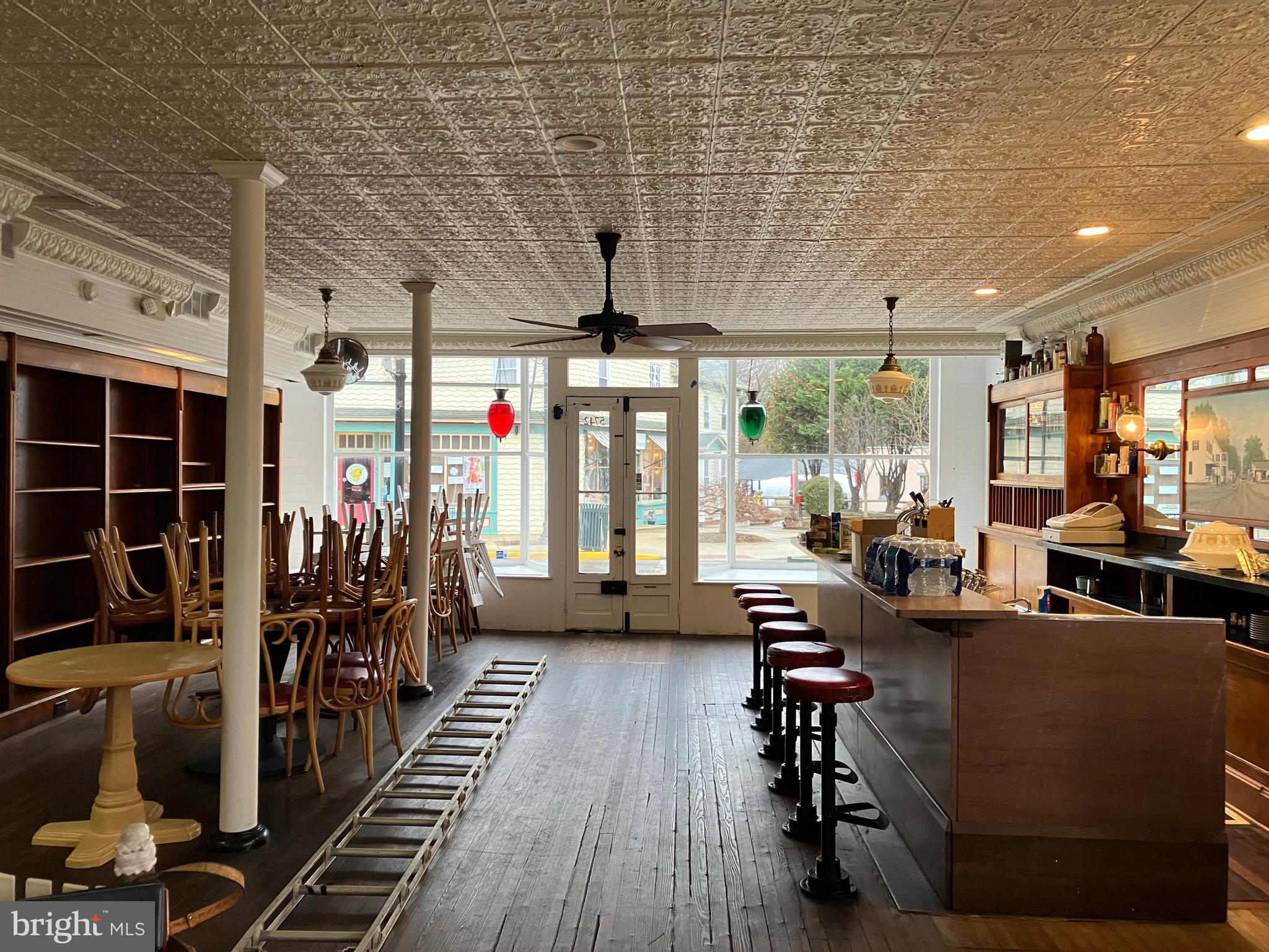 5742 +5746 N MAIN STREET