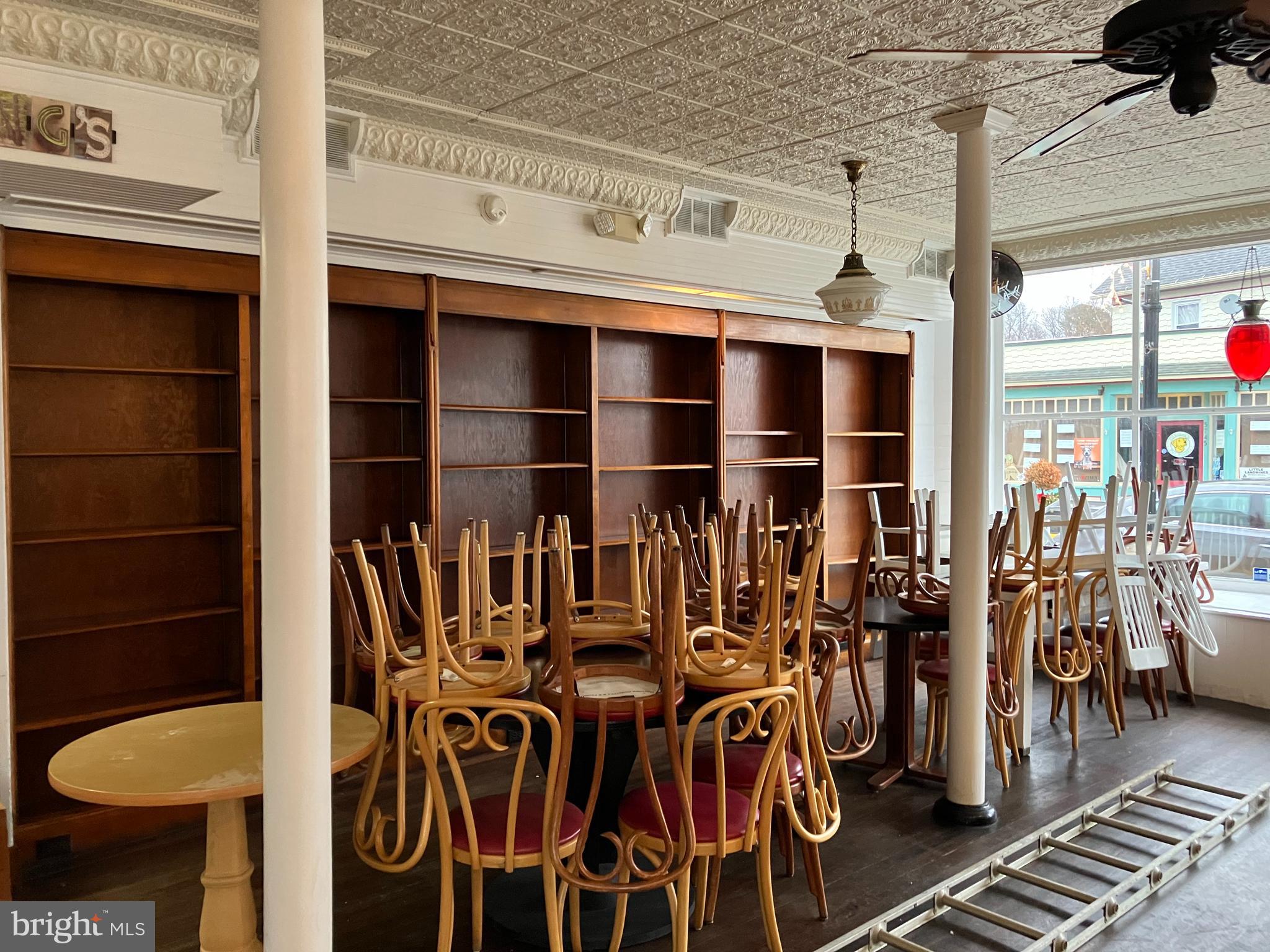 5742 +5746 N MAIN STREET