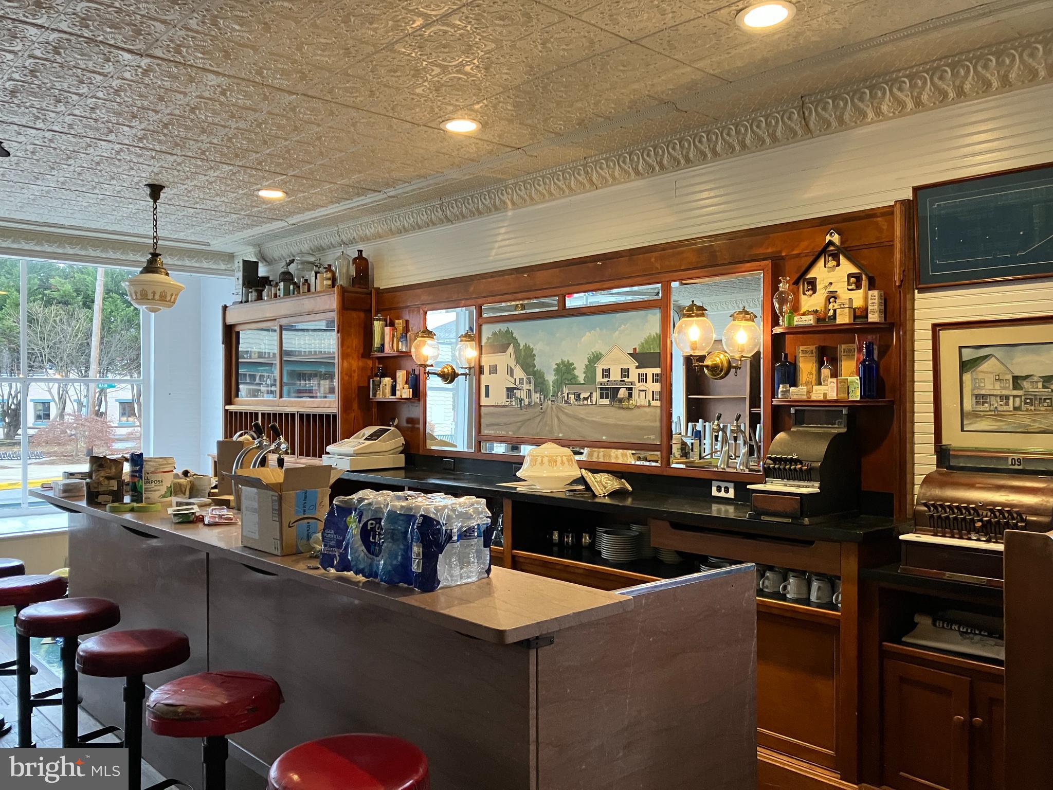 5742 +5746 N MAIN STREET