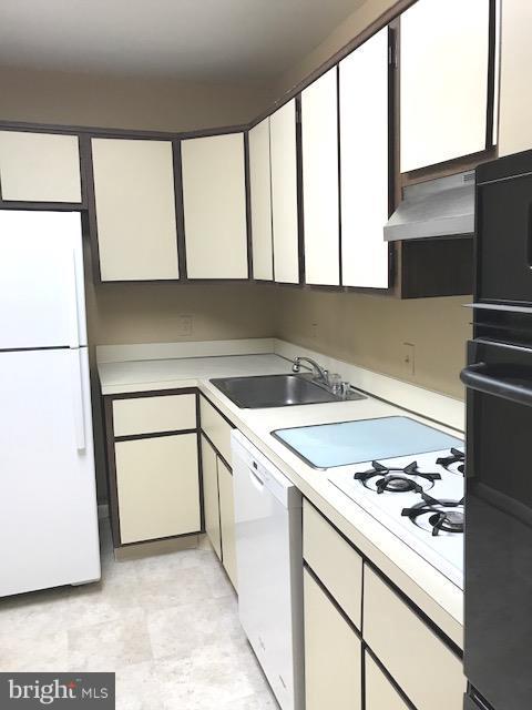 THE KENWOOD - Residential Lease