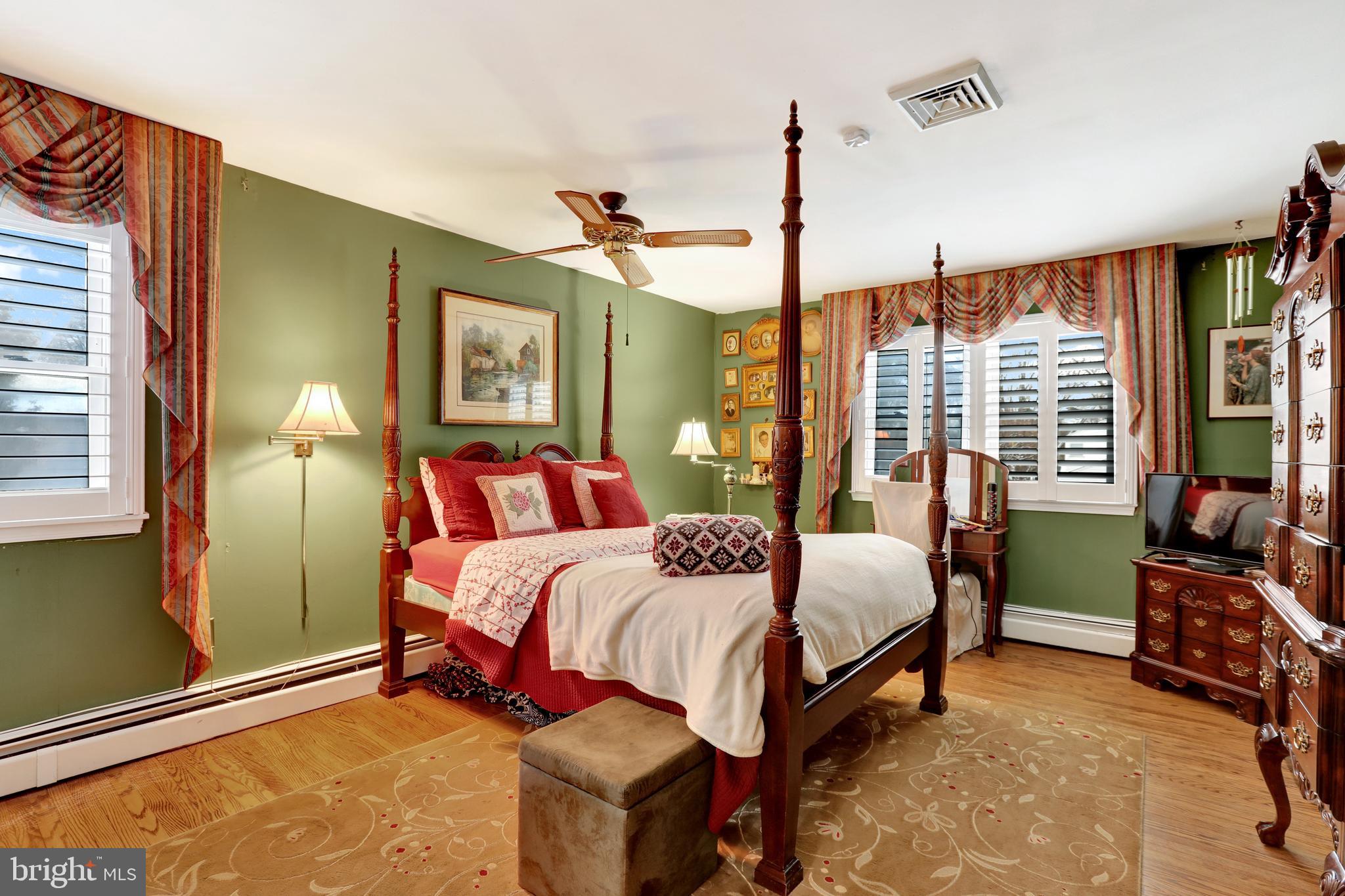 EDGEWOOD PARK - Residential