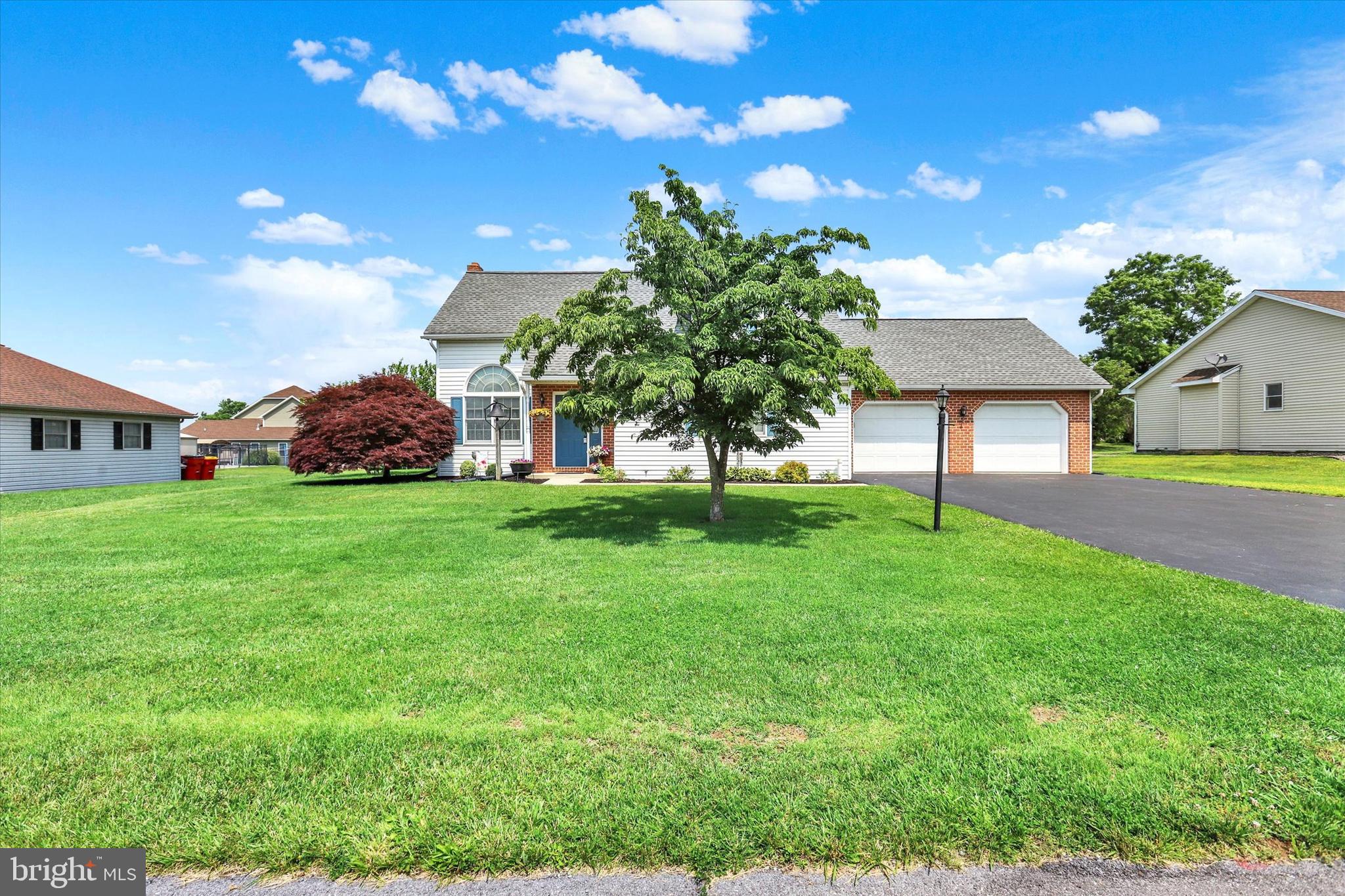 221 HICKORY LANE