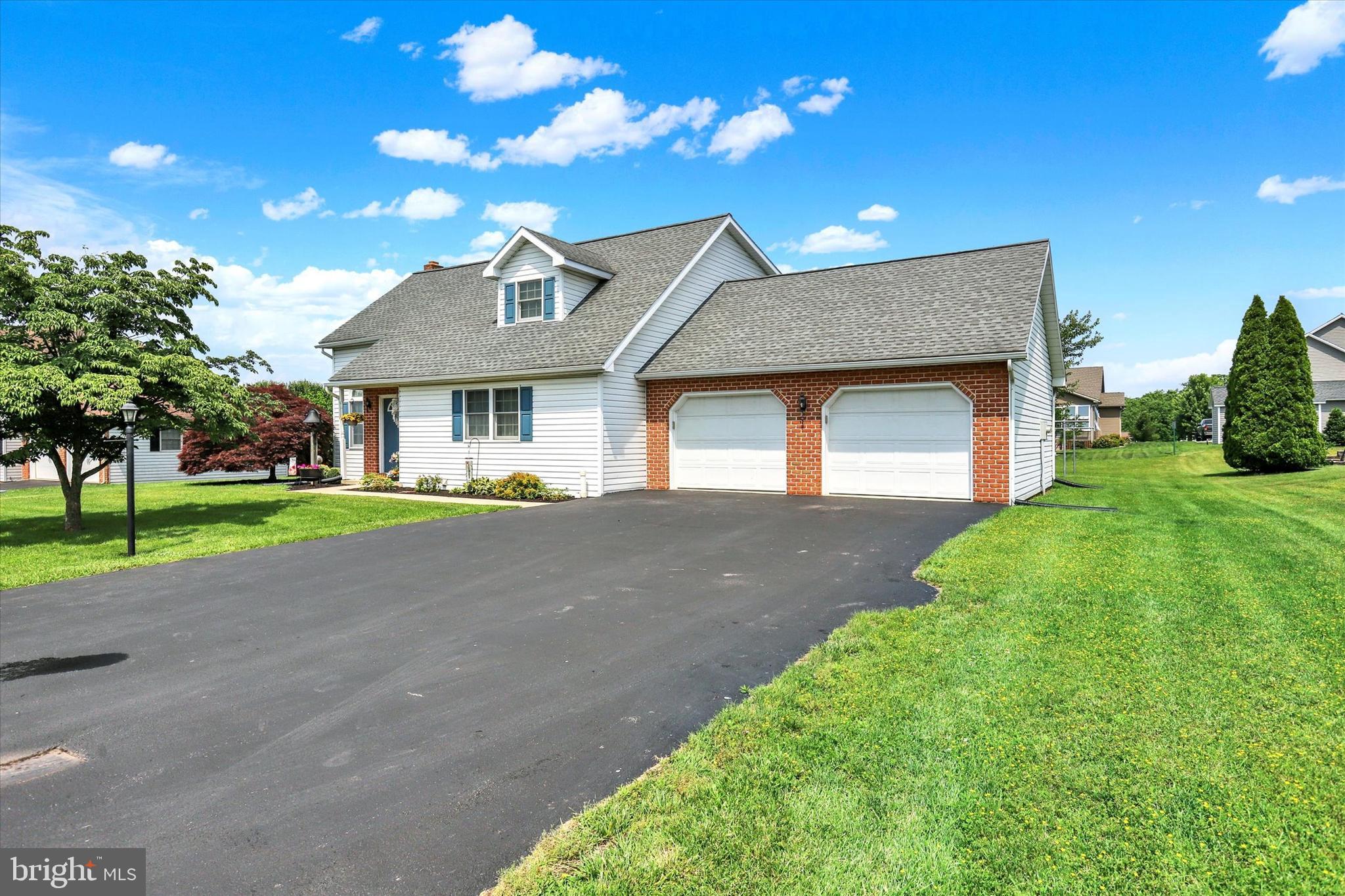 221 HICKORY LANE