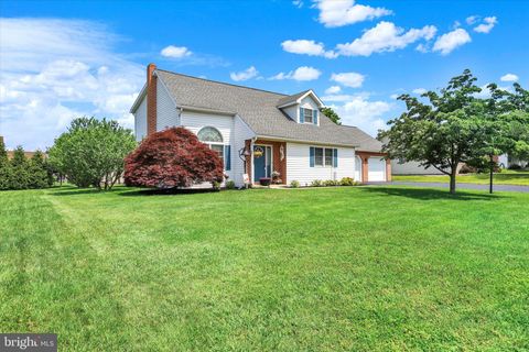 221 HICKORY LANE SHIPPENSBURG PA 17257
