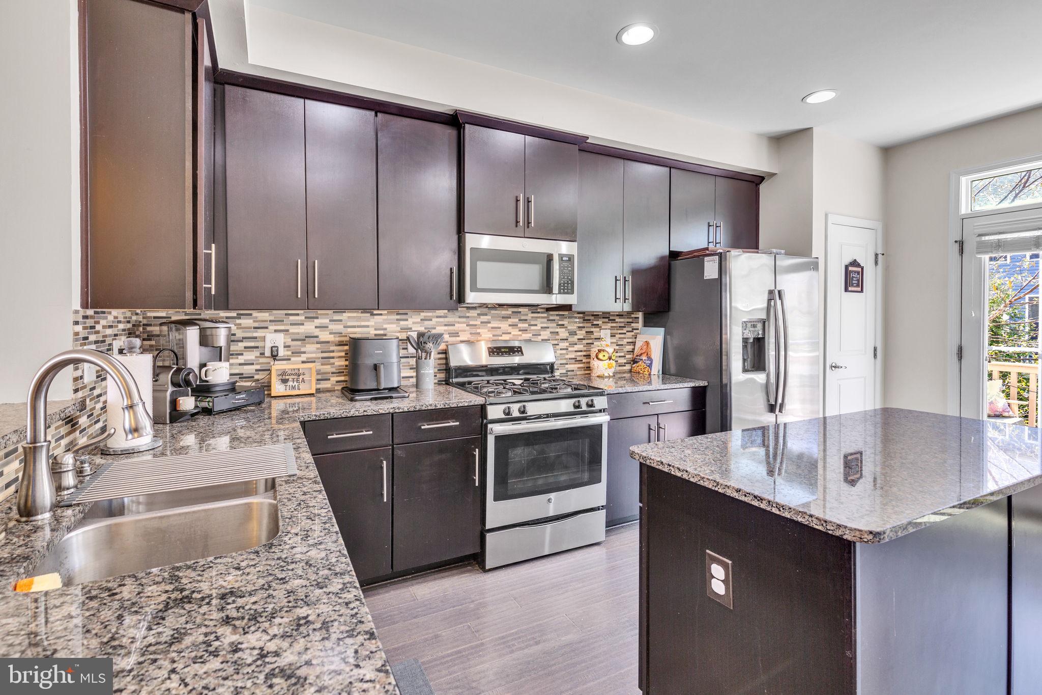 CREEKSIDE VILLAGE AT TANYARD SPRINGS - Residential