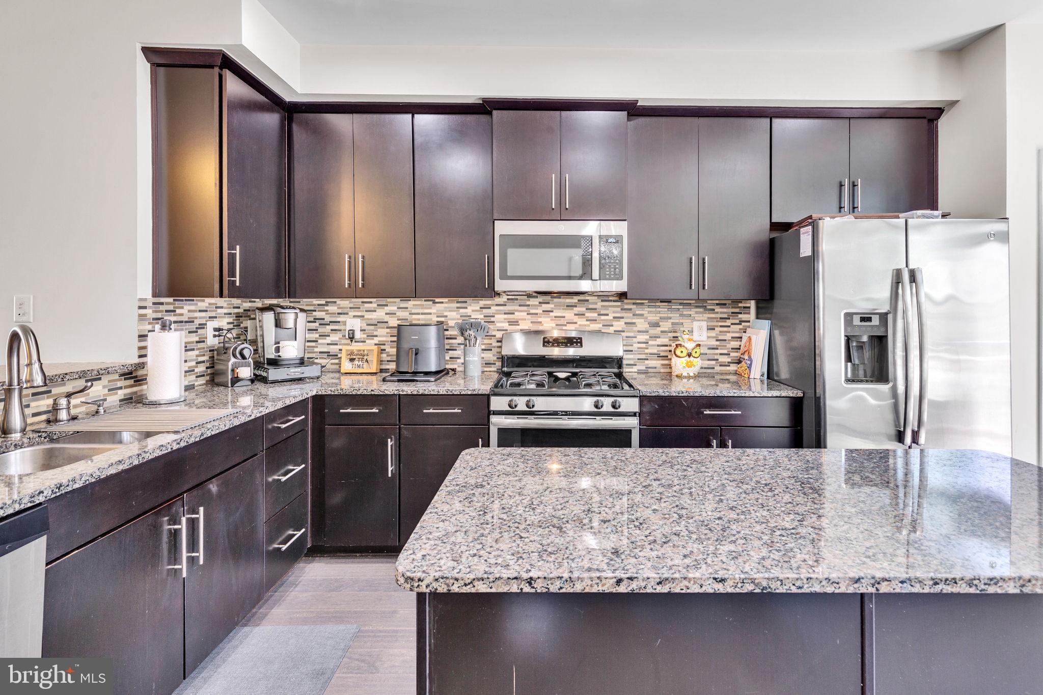 CREEKSIDE VILLAGE AT TANYARD SPRINGS - Residential