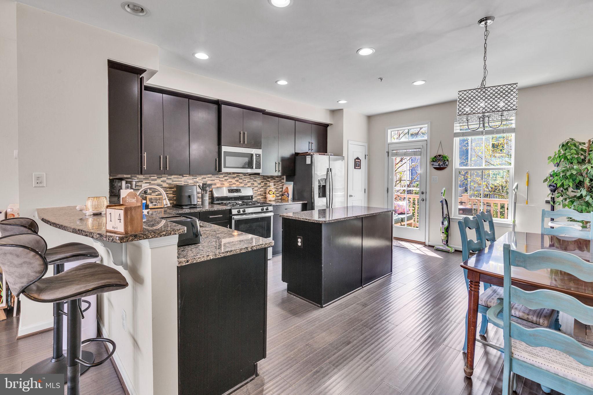 CREEKSIDE VILLAGE AT TANYARD SPRINGS - Residential