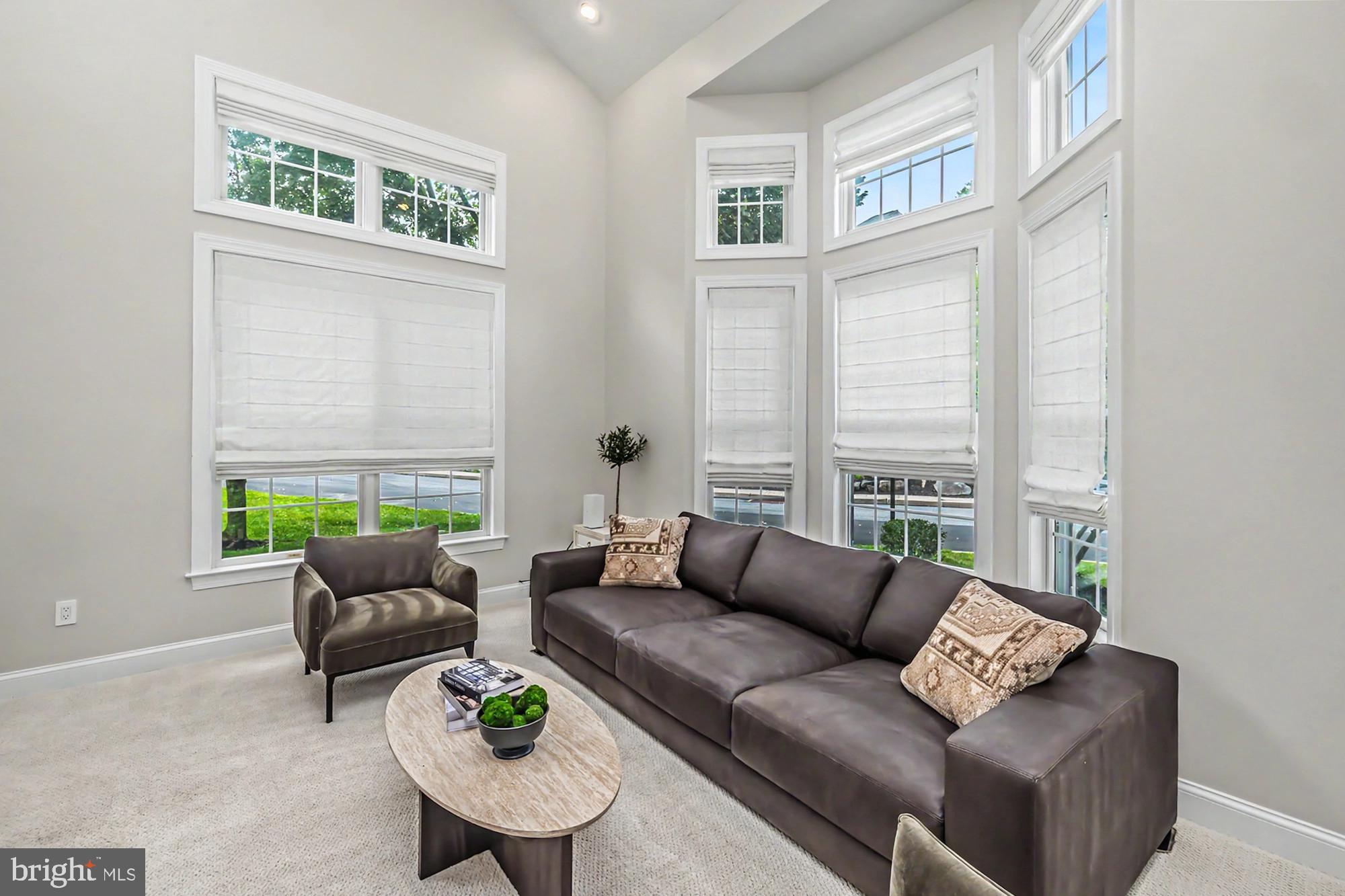 1022 RIVERVIEW LANE