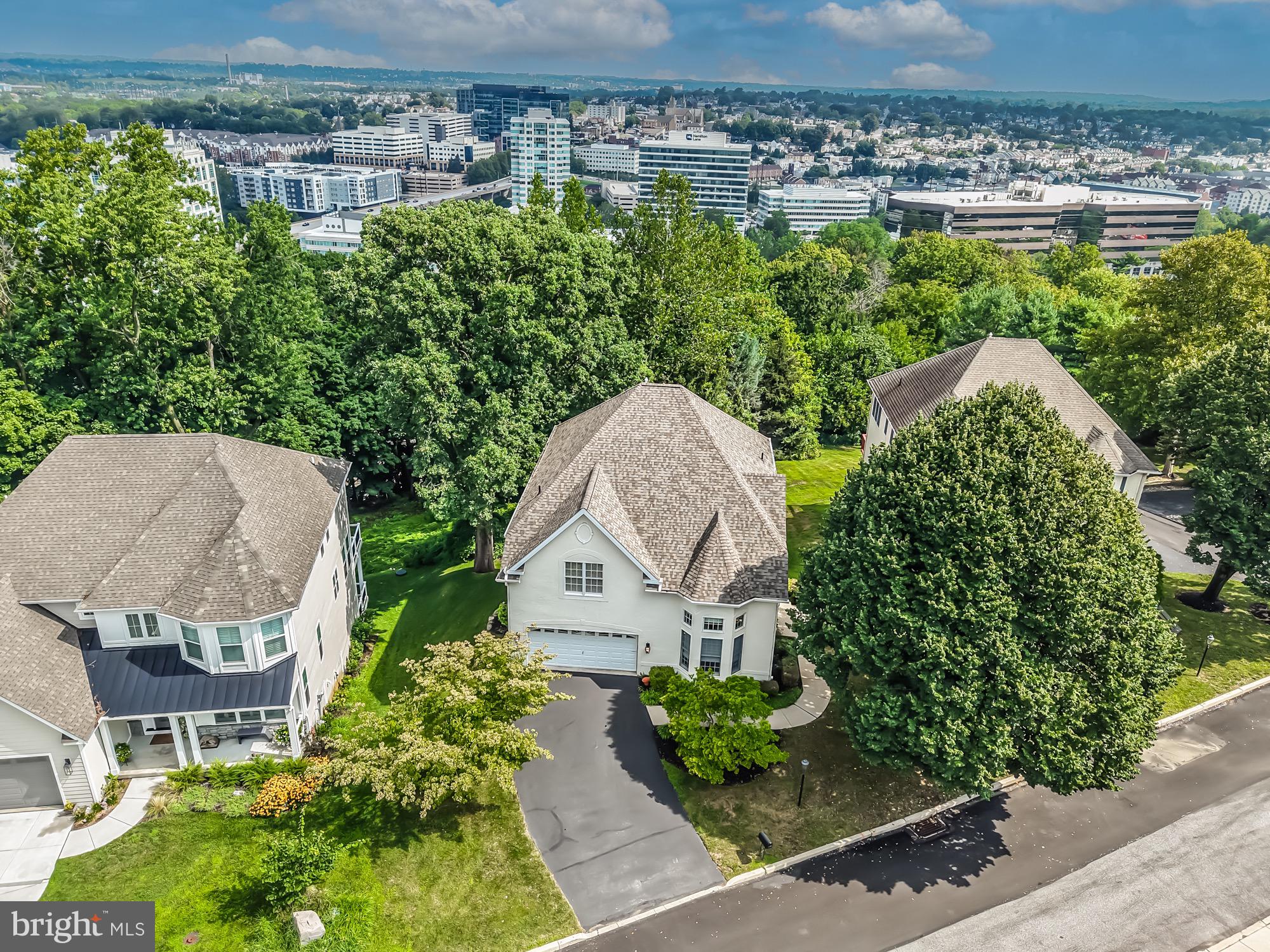 1022 RIVERVIEW LANE