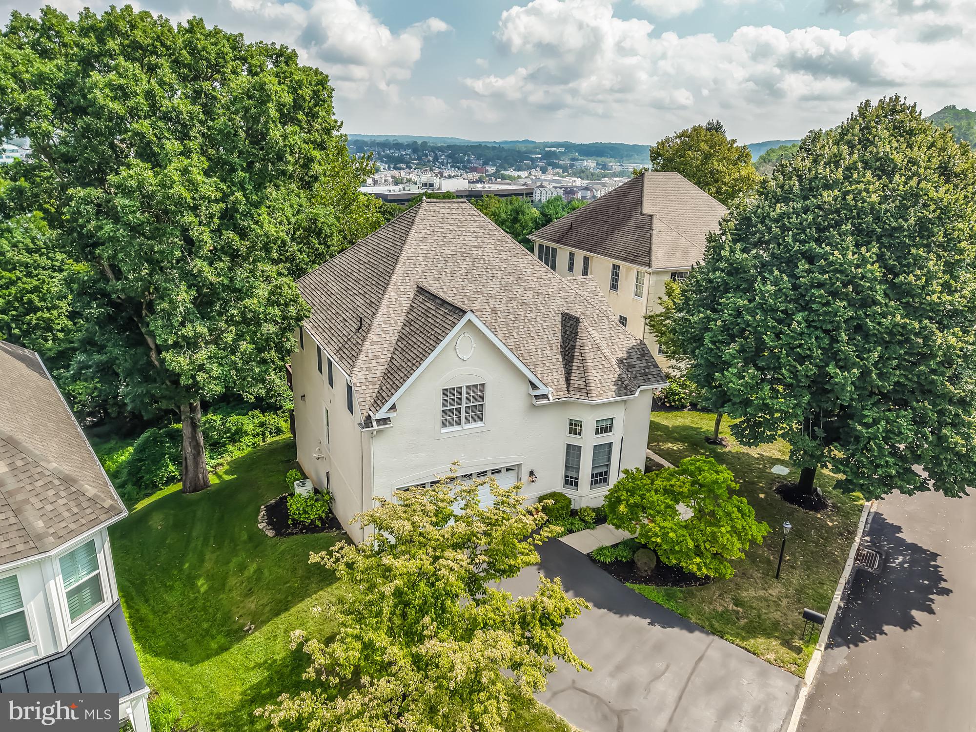 1022 RIVERVIEW LANE