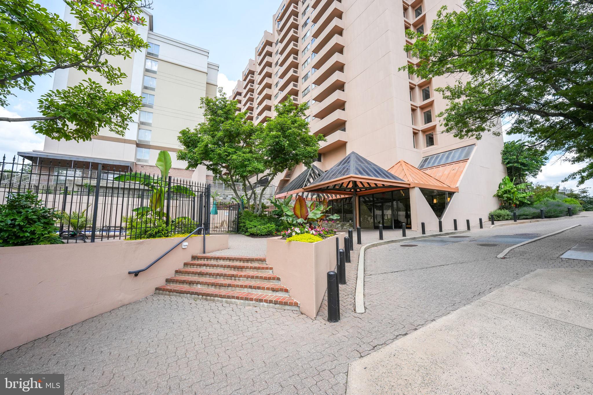 1301 N COURTHOUSE ROAD 1808