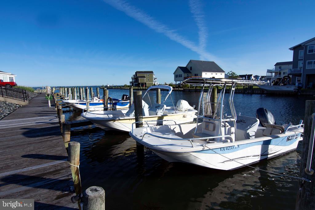 CAPTAIN'S COVE - Residential