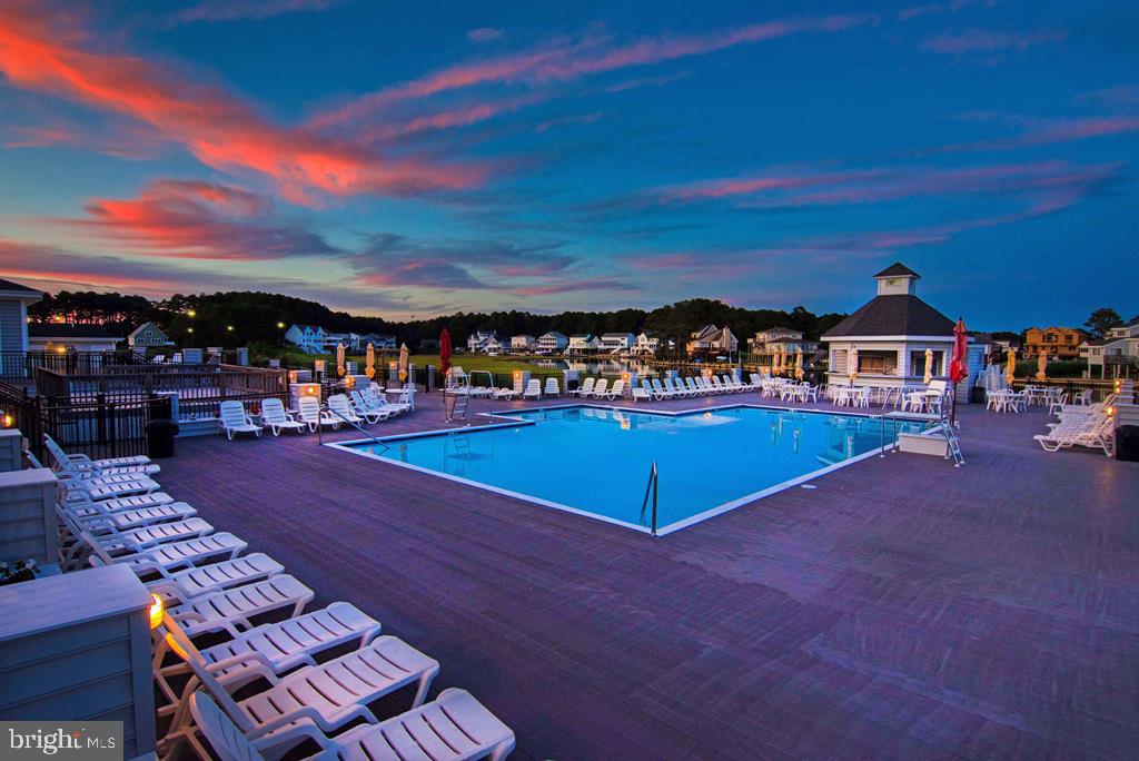 CAPTAIN'S COVE - Residential