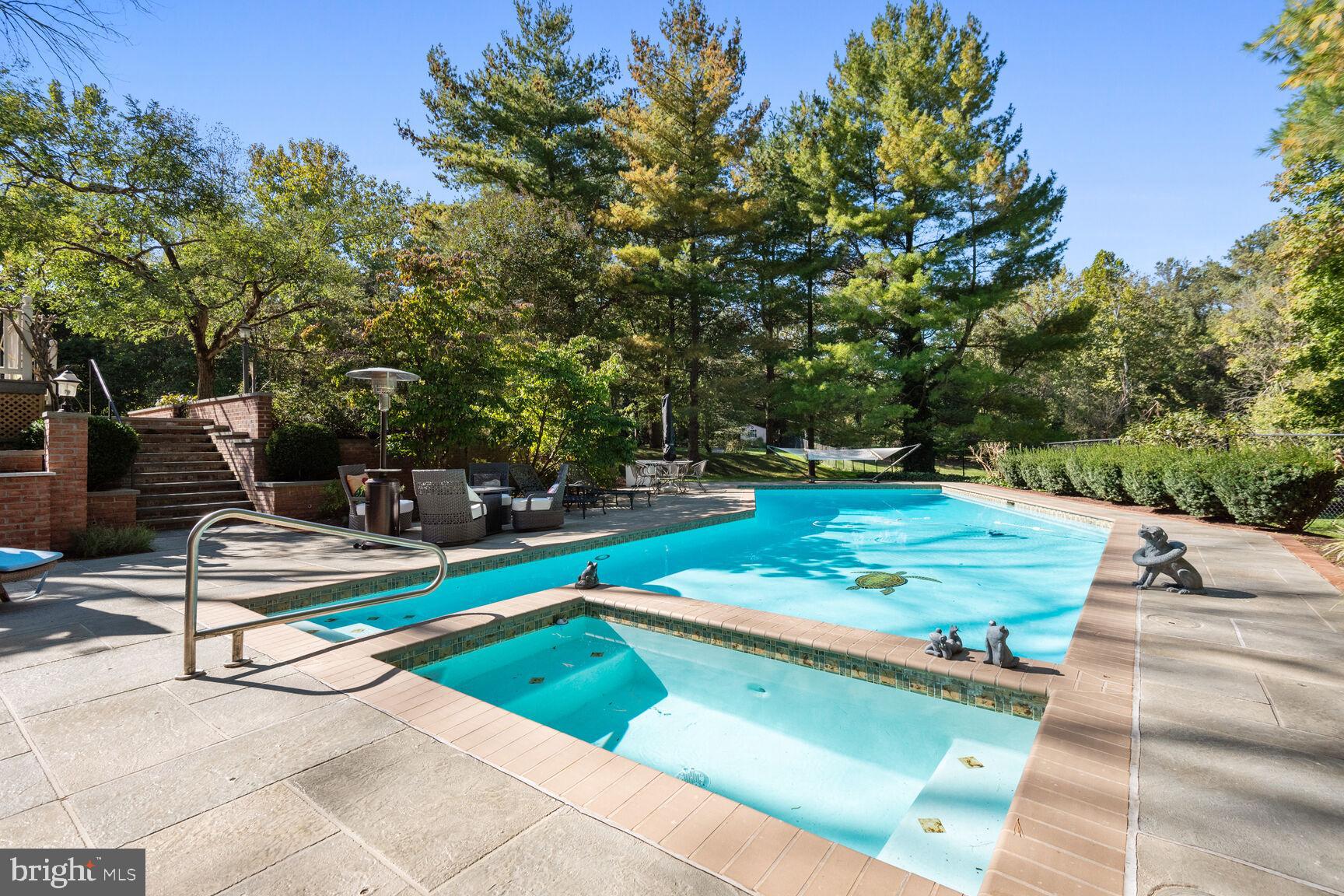 SADDLE RIDGE - Residential