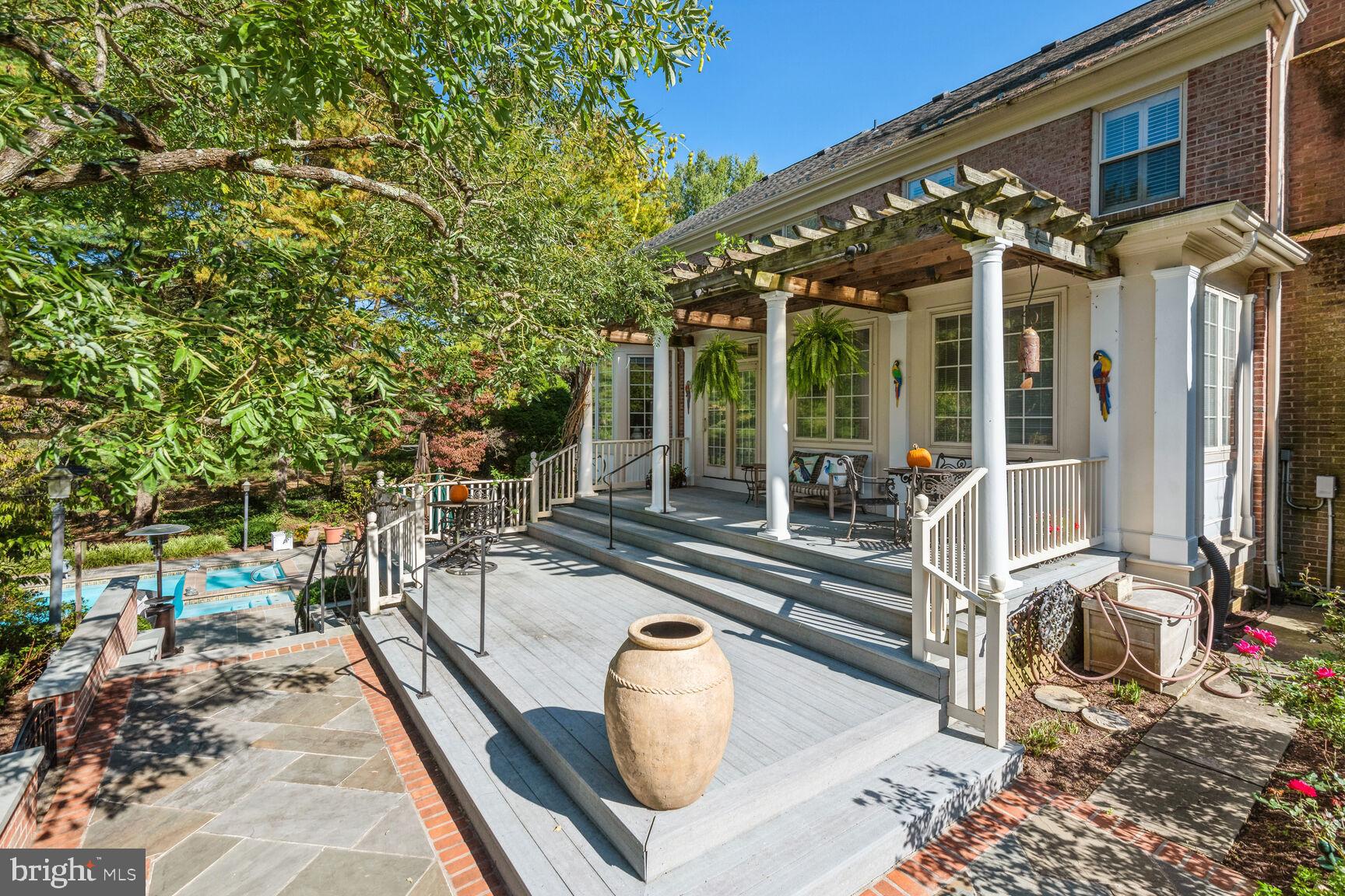 SADDLE RIDGE - Residential