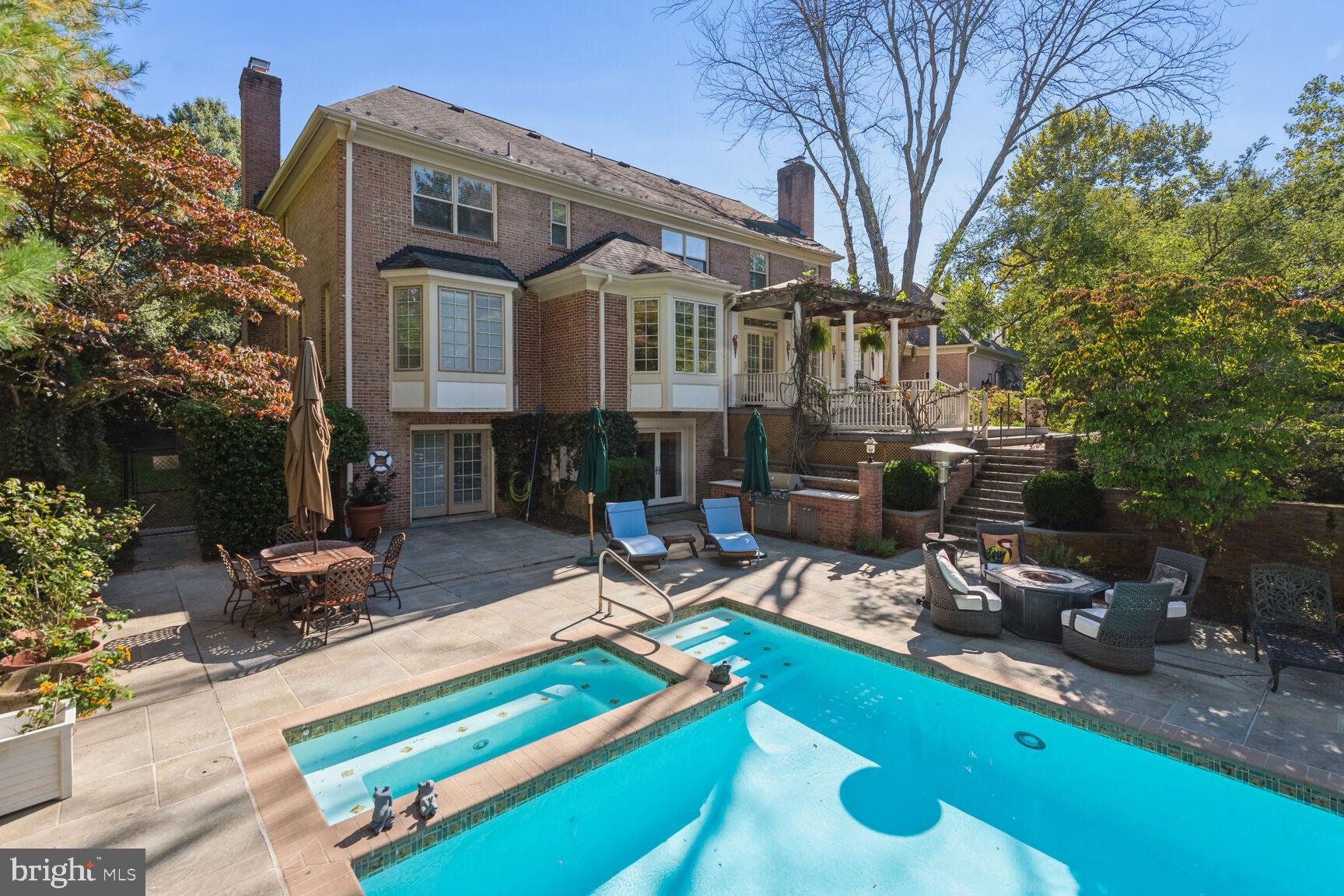 SADDLE RIDGE - Residential