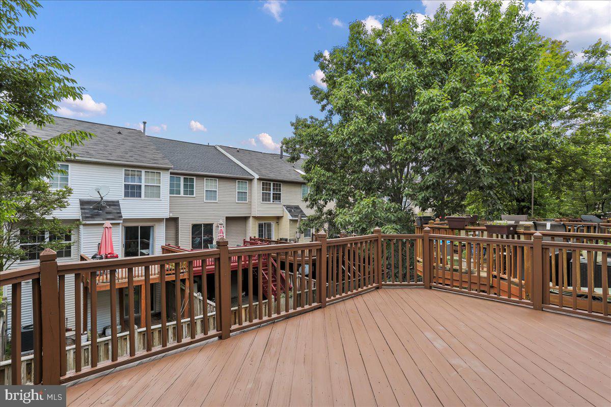 RUSSETT - Residential