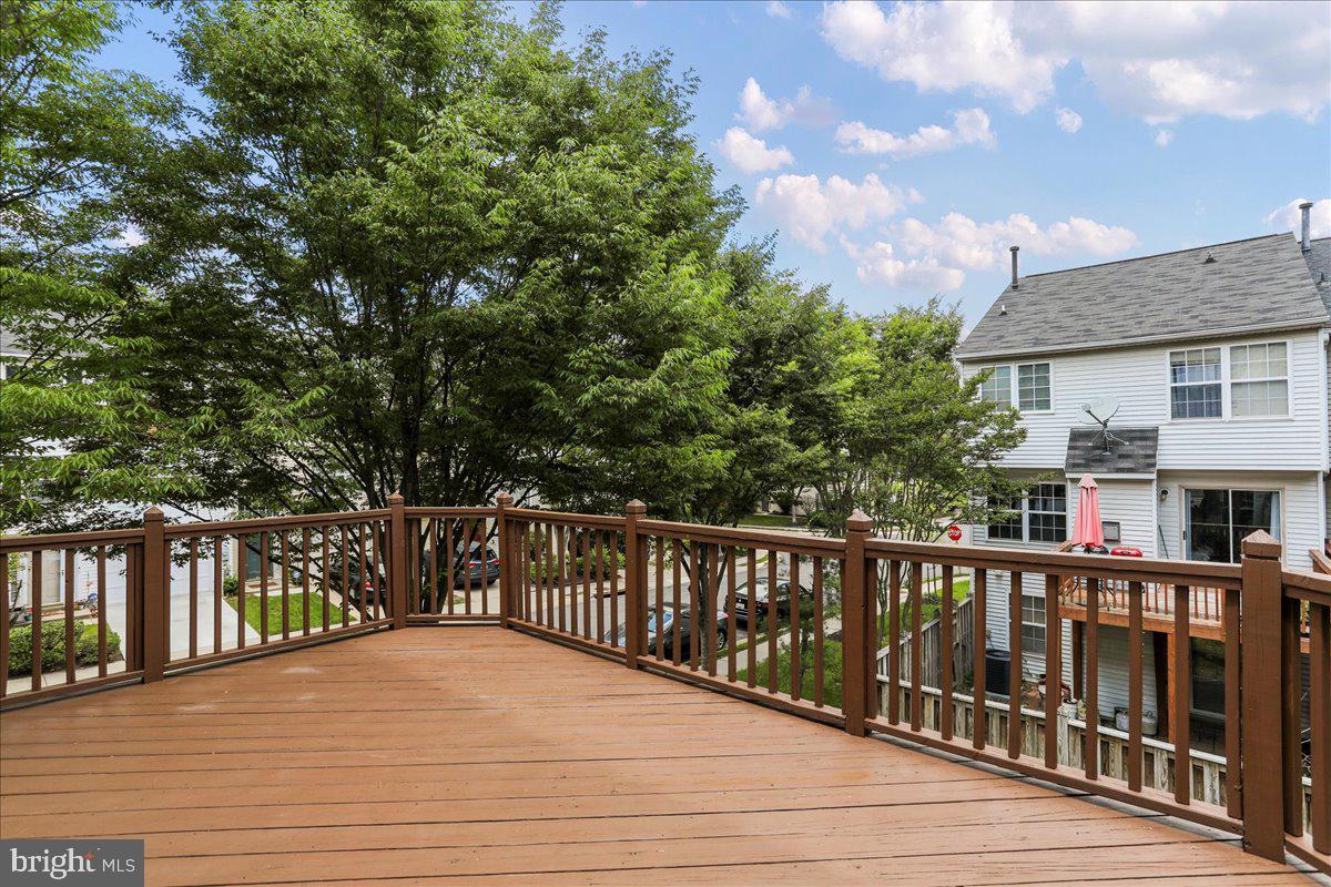 RUSSETT - Residential