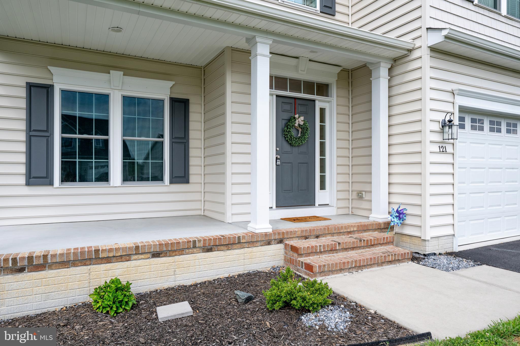 121 W GREEN LANE