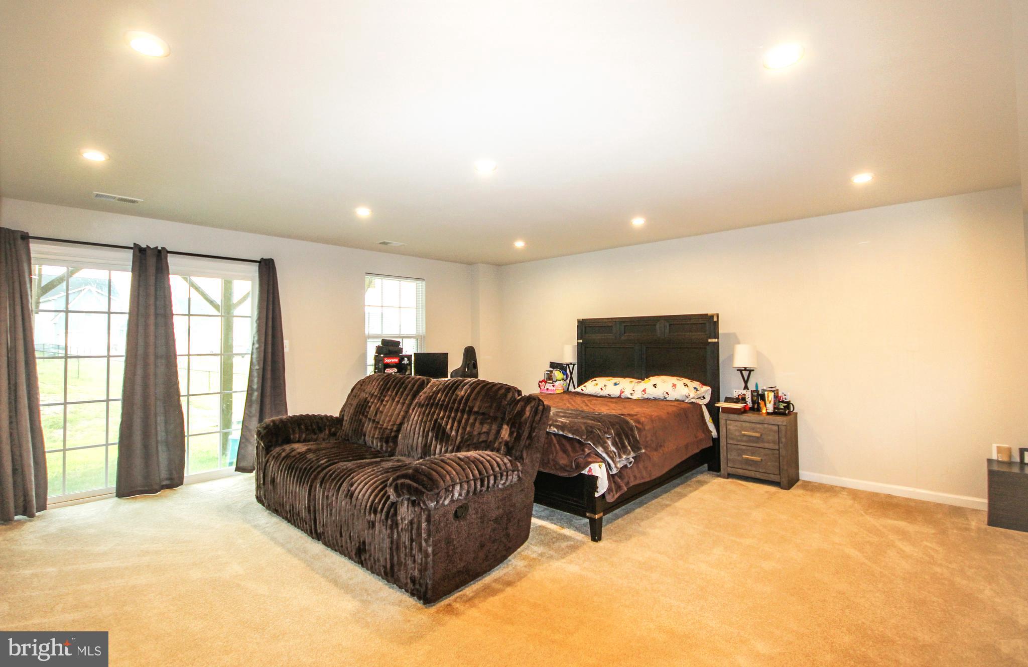 COURTHOUSE COMMONS - Residential