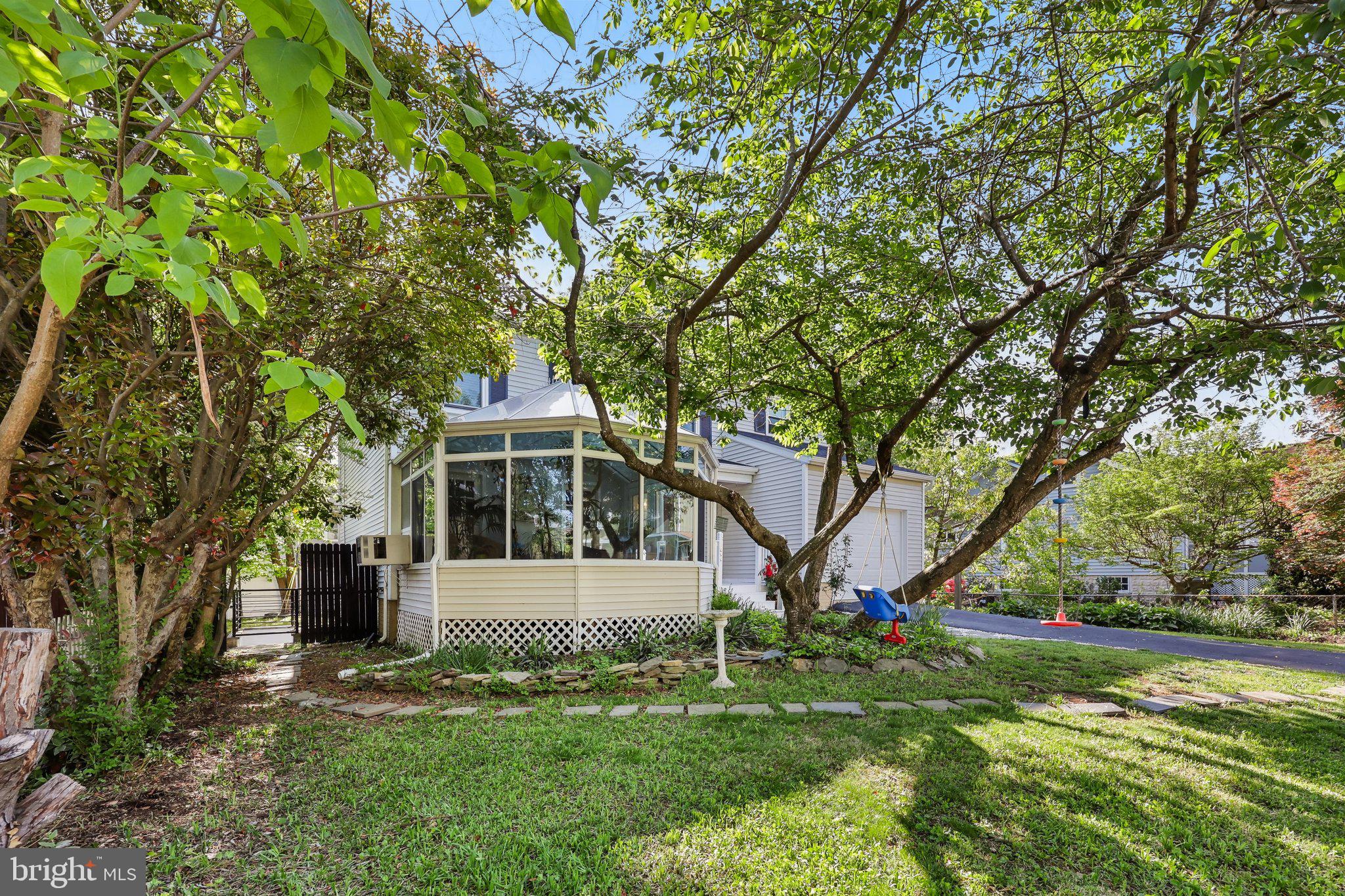 211 S BARTON STREET