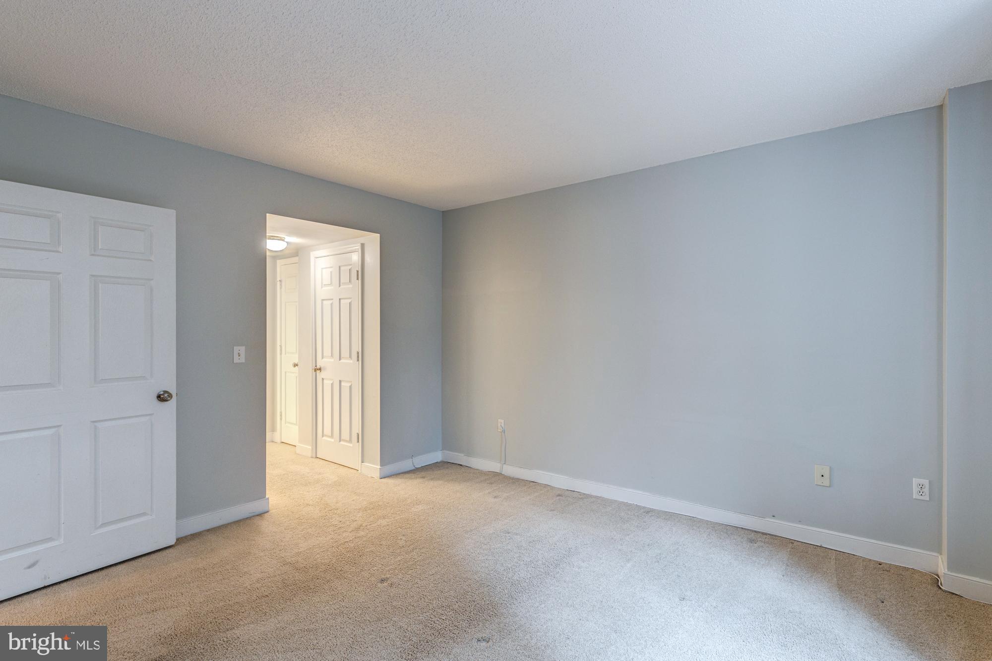 WINDSOR PLAZA - Residential Lease