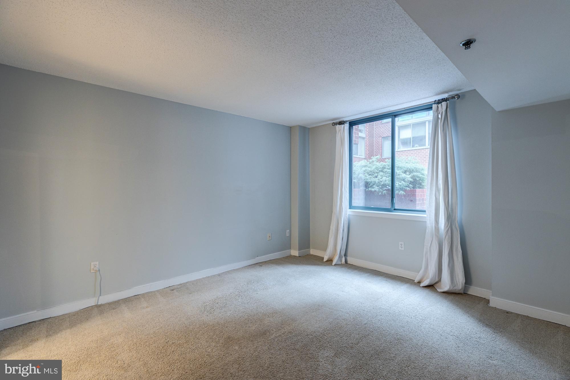 WINDSOR PLAZA - Residential Lease