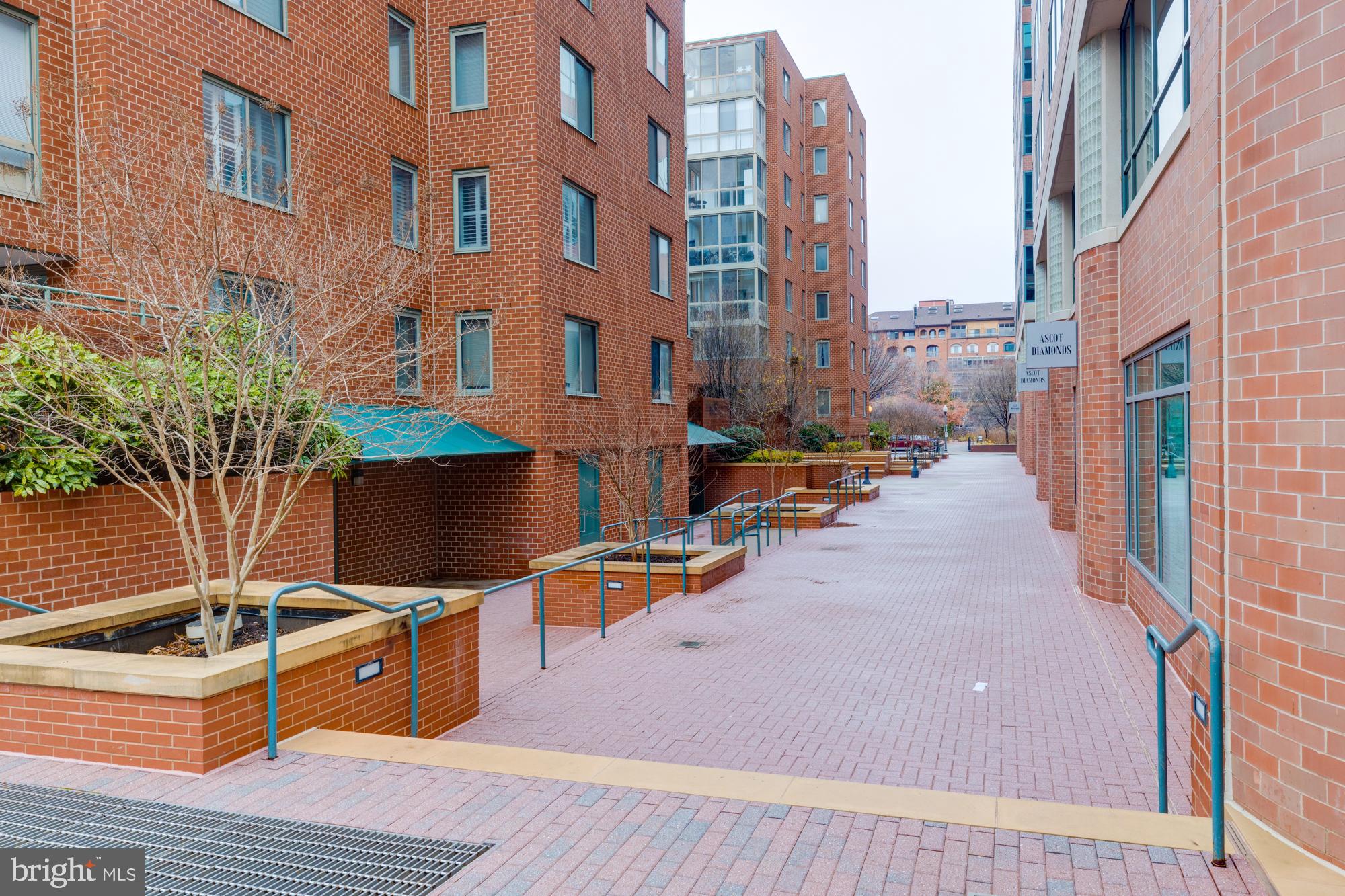 WINDSOR PLAZA - Residential Lease