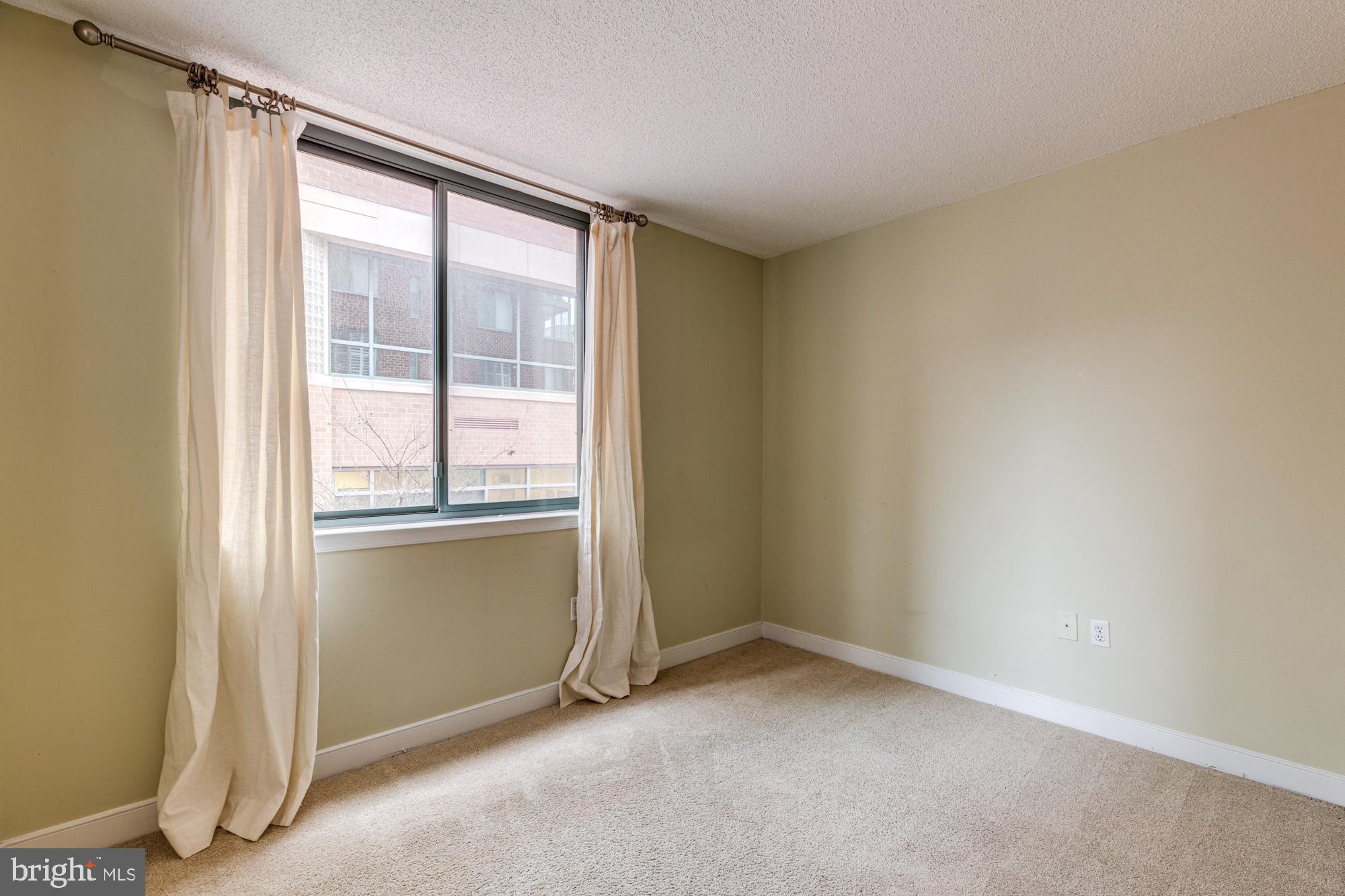 WINDSOR PLAZA - Residential Lease