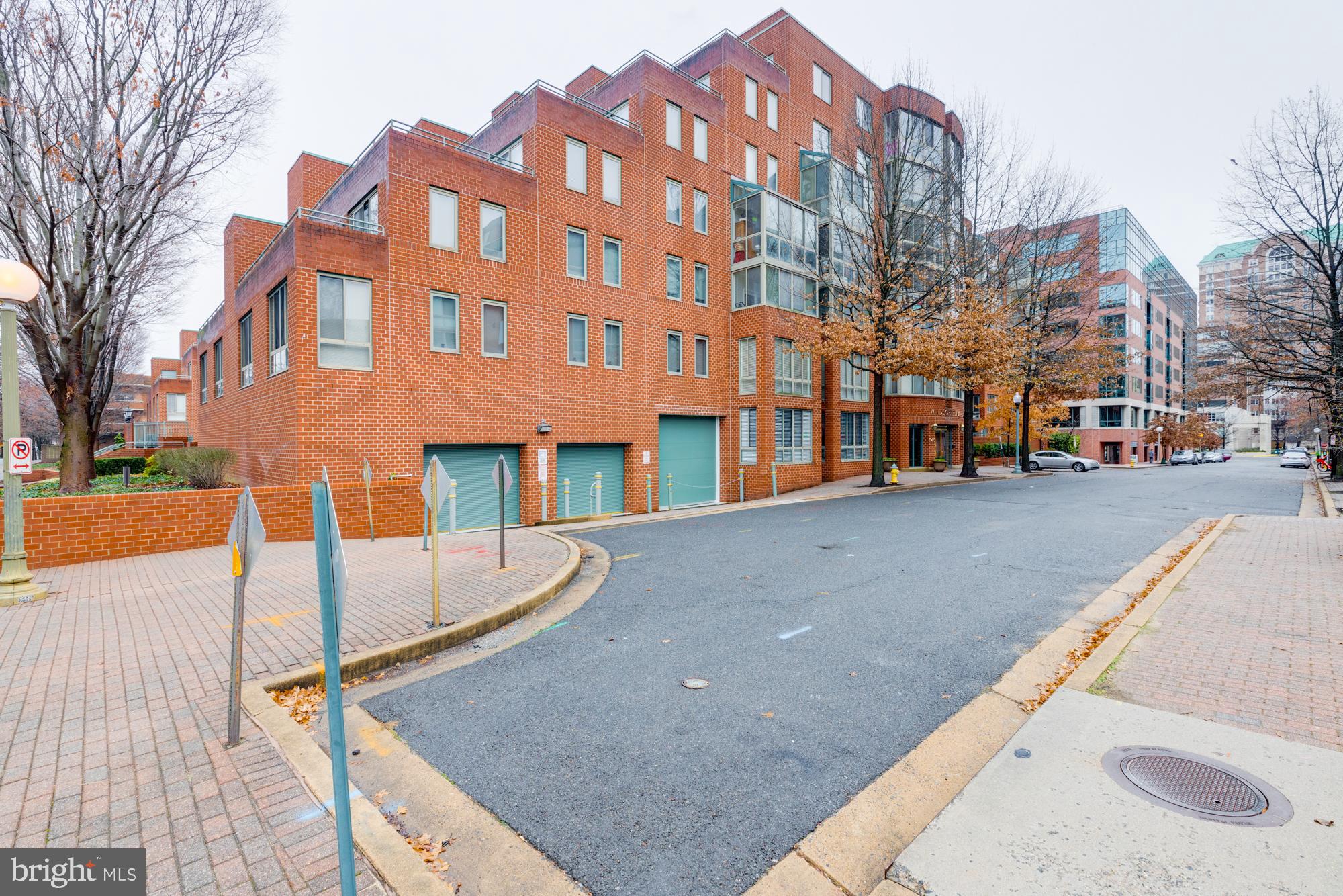 WINDSOR PLAZA - Residential Lease